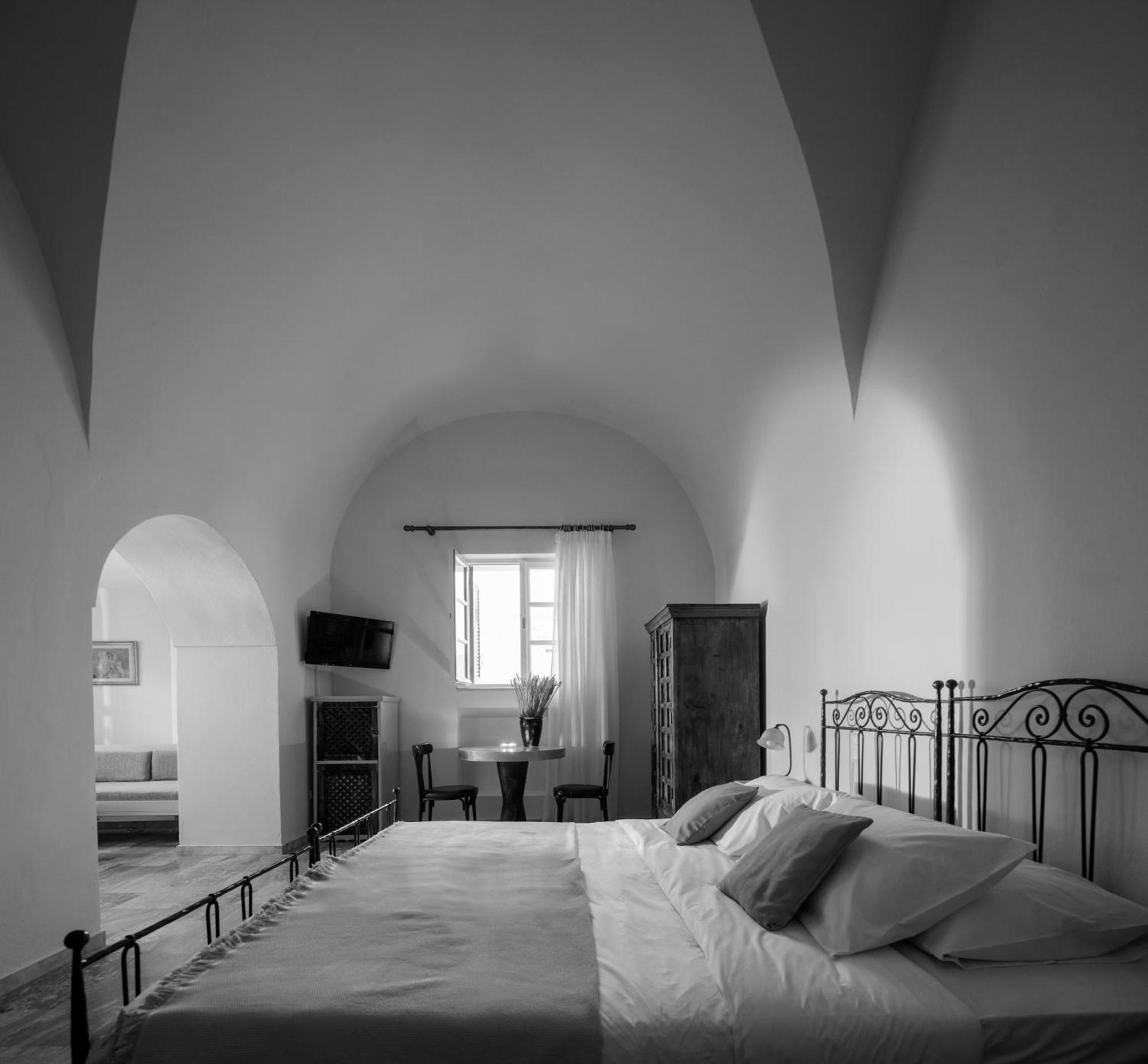 Ikio Concept Santorini Pyrgos Kallistis
