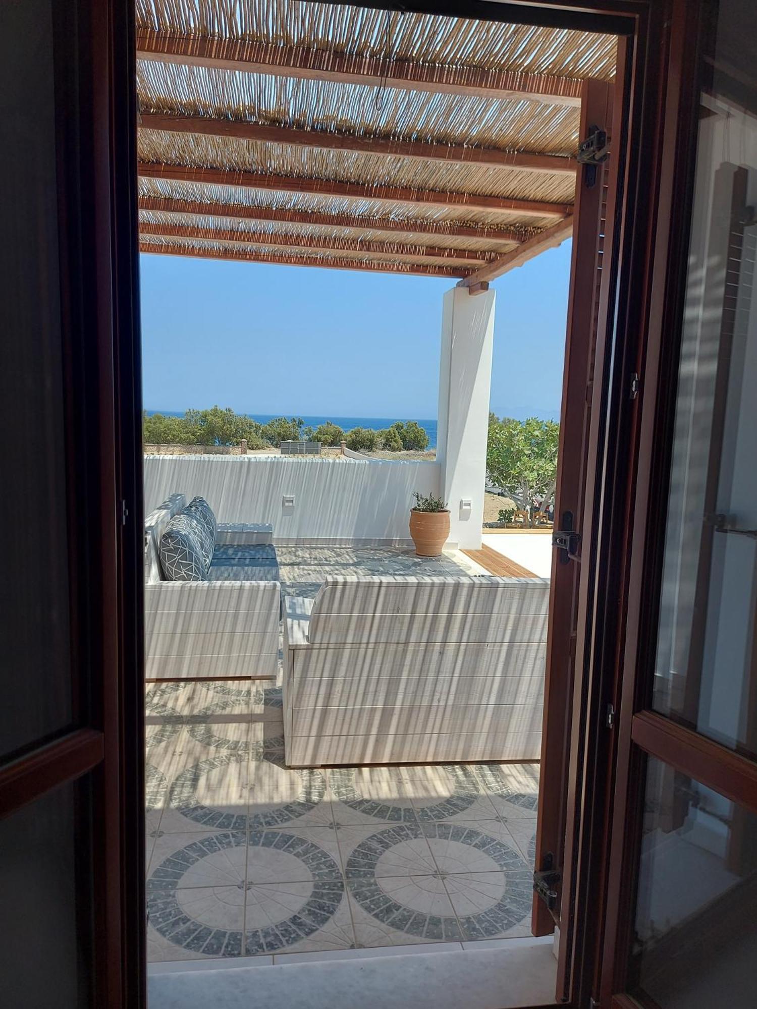 Villa Front Pasithea