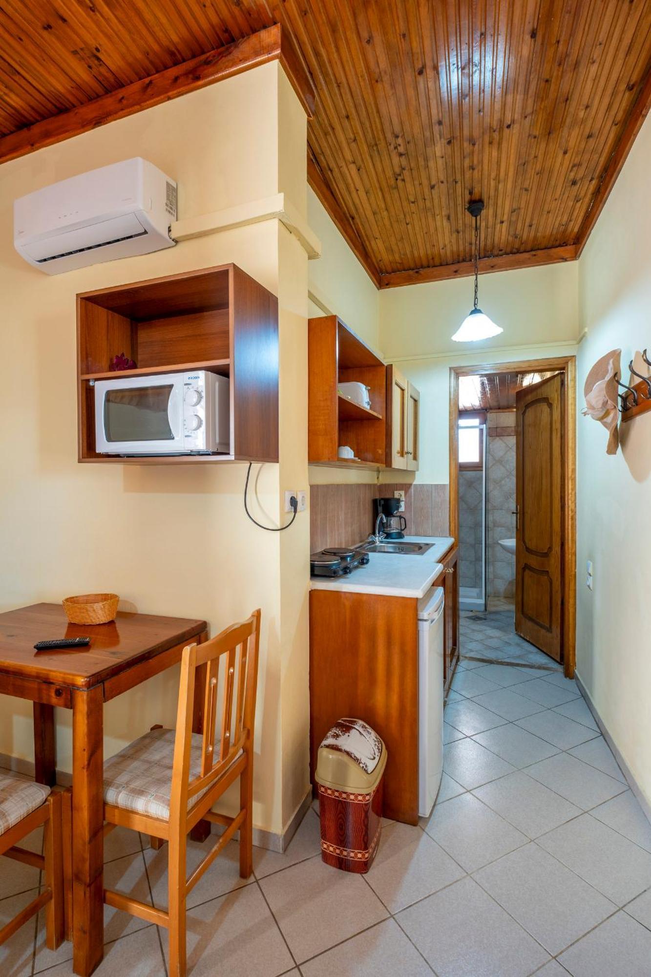 Kato Mare Aparthotel *