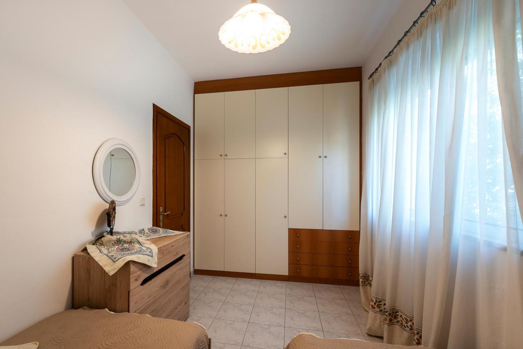 Pounedes Luxury