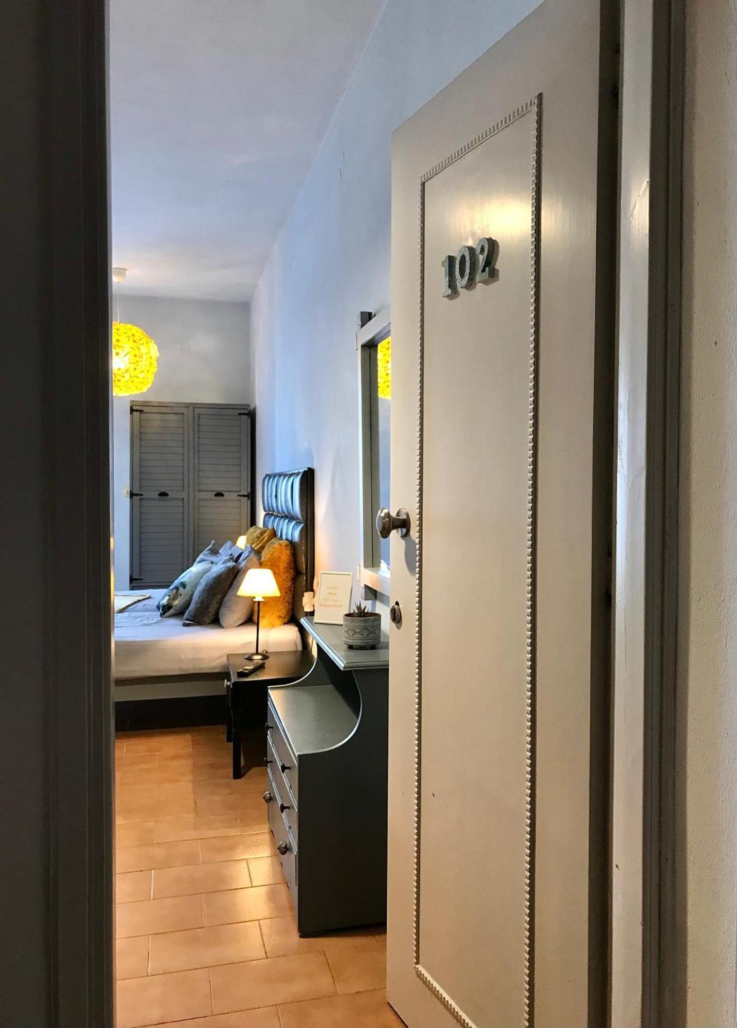 Eleana Apartments *