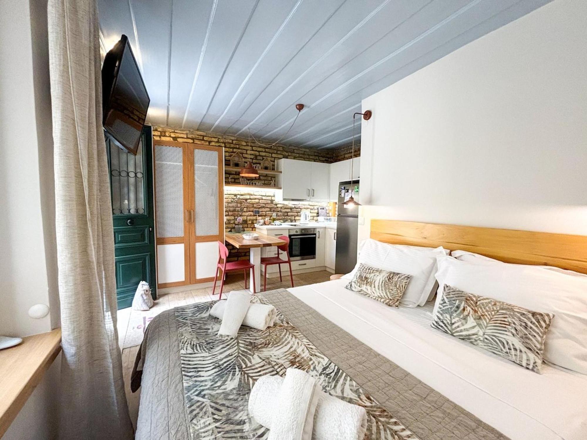 Kukuvayia's Nest-centre Old Town Corfu *