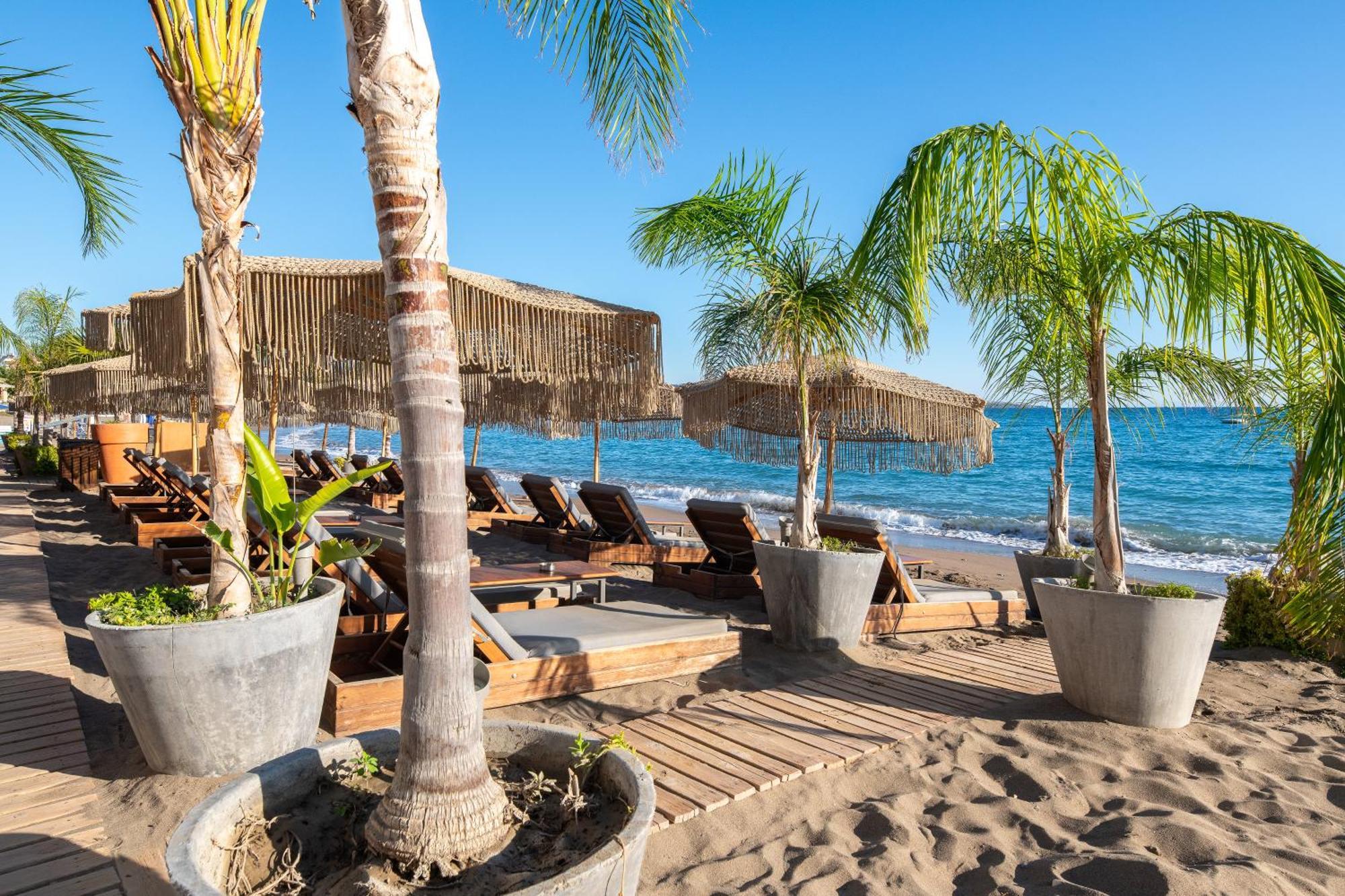 Aquarius Aparthotel 4*