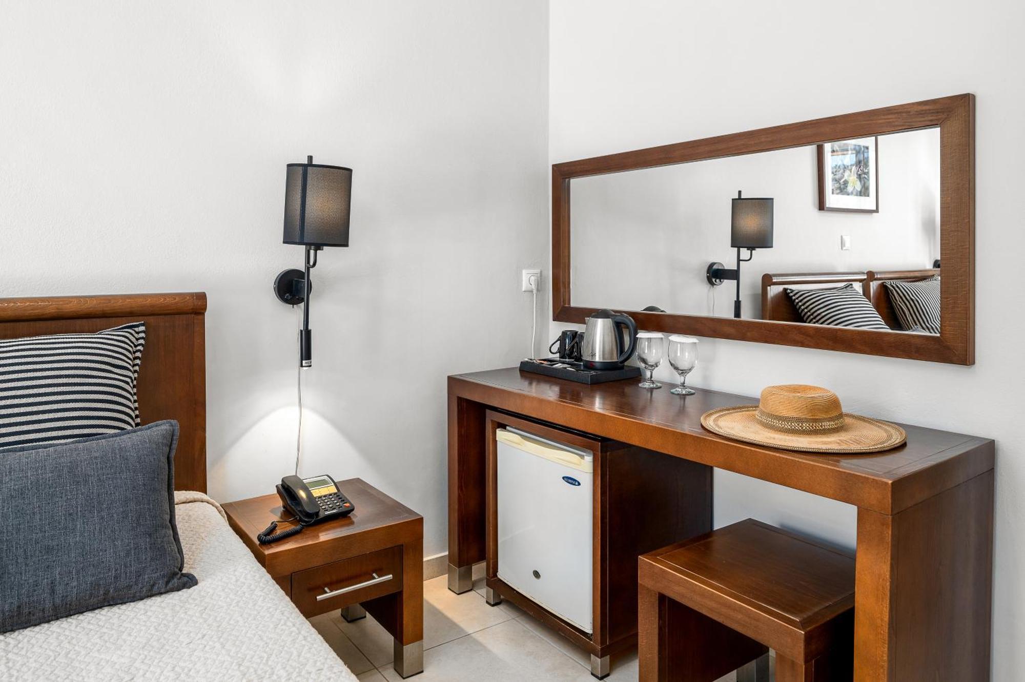 Glaros Aparthotel
