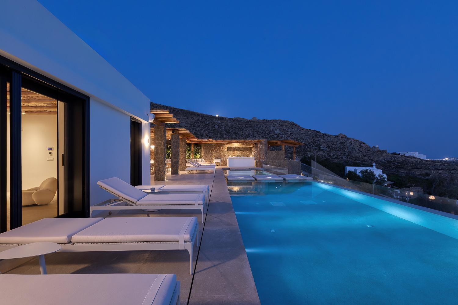 Horizon Majesty * Mykonos Town