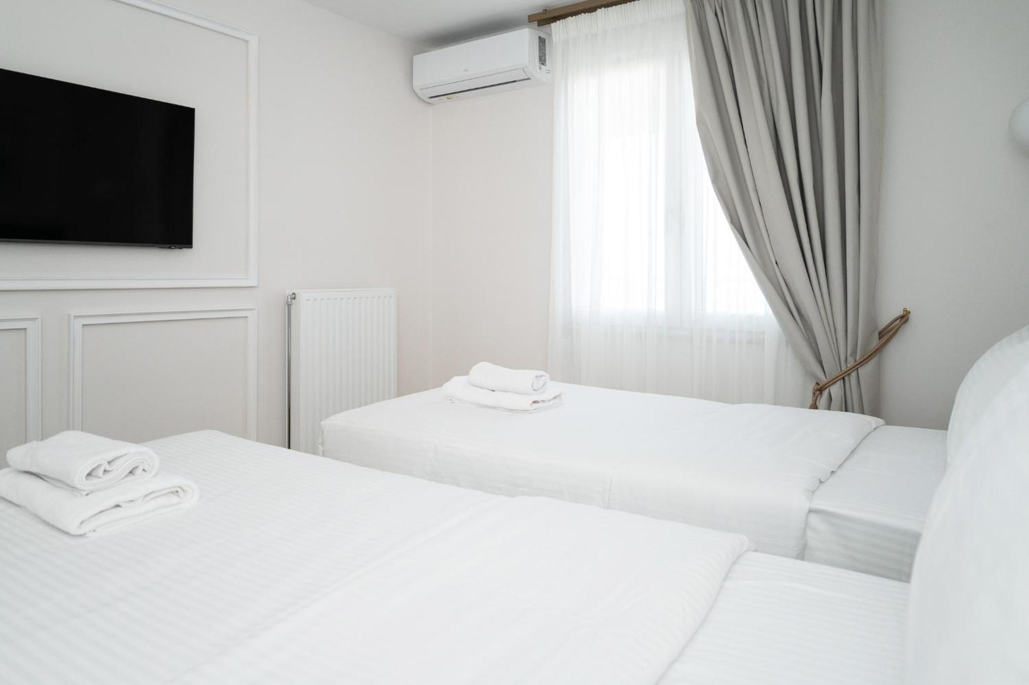 Margo Luxury Living 1 By 8essentially