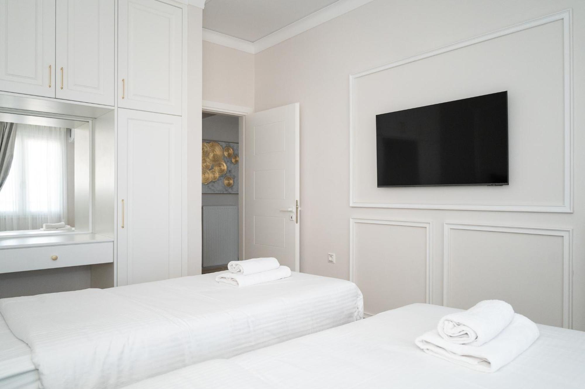 Margo Luxury Living 1 By 8essentially Apartment