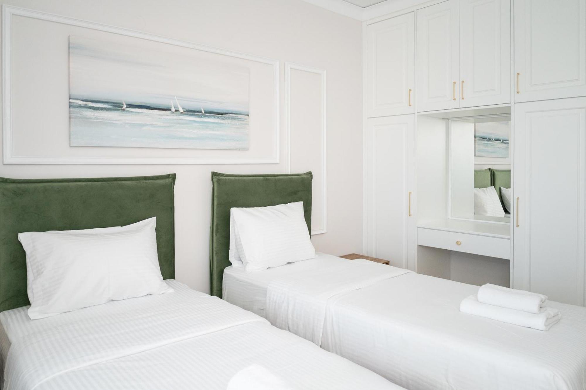 Margo Luxury Living 1 By 8essentially Apartment