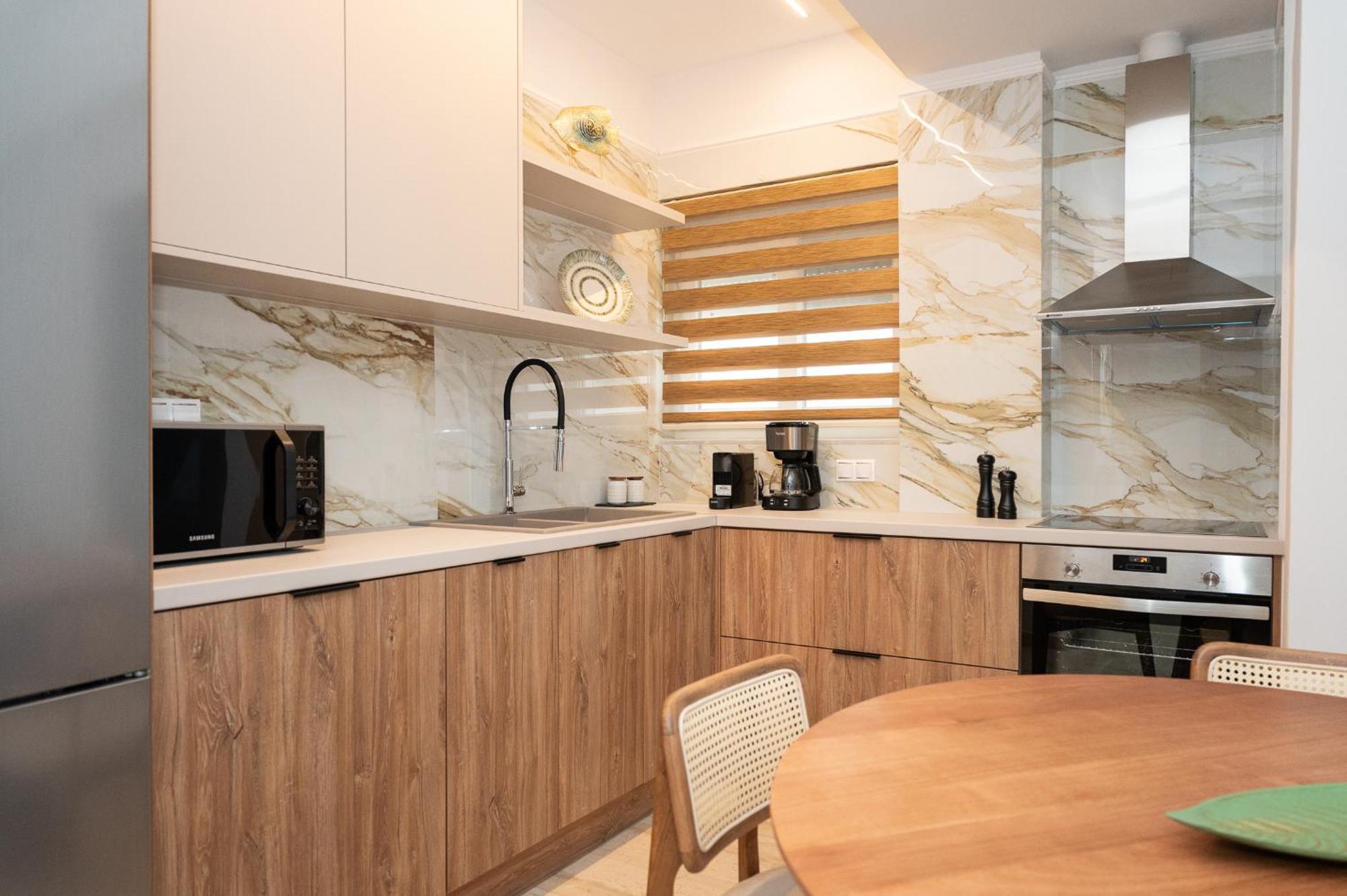 Margo Luxury Living 1 By 8essentially *