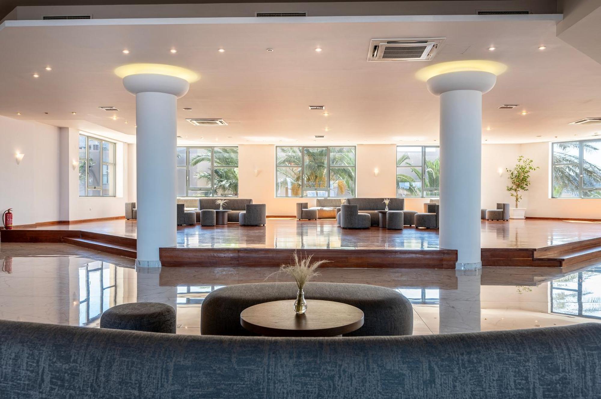 Athina Palace & Resort