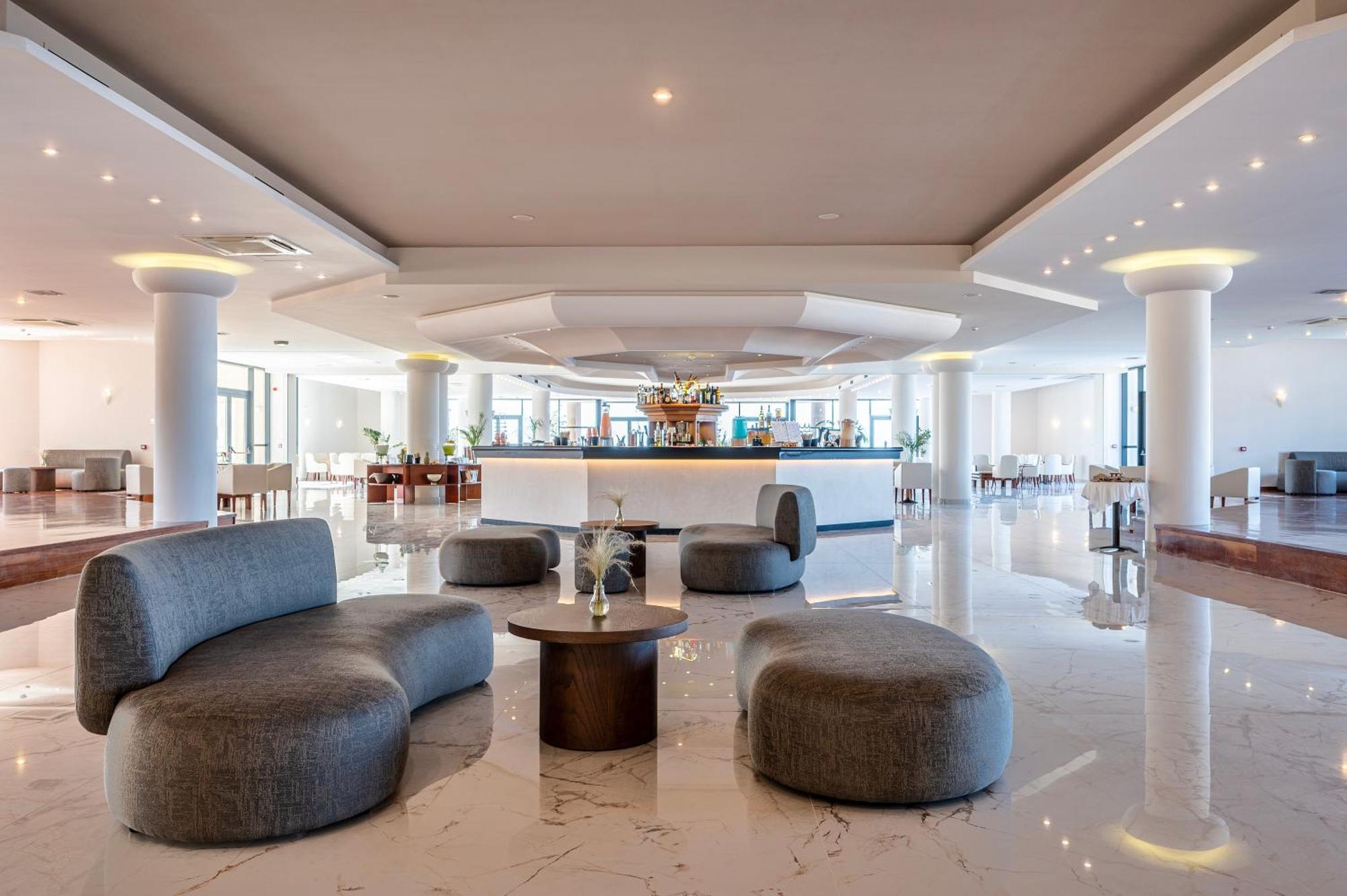 Resort Athina Palace & 5*