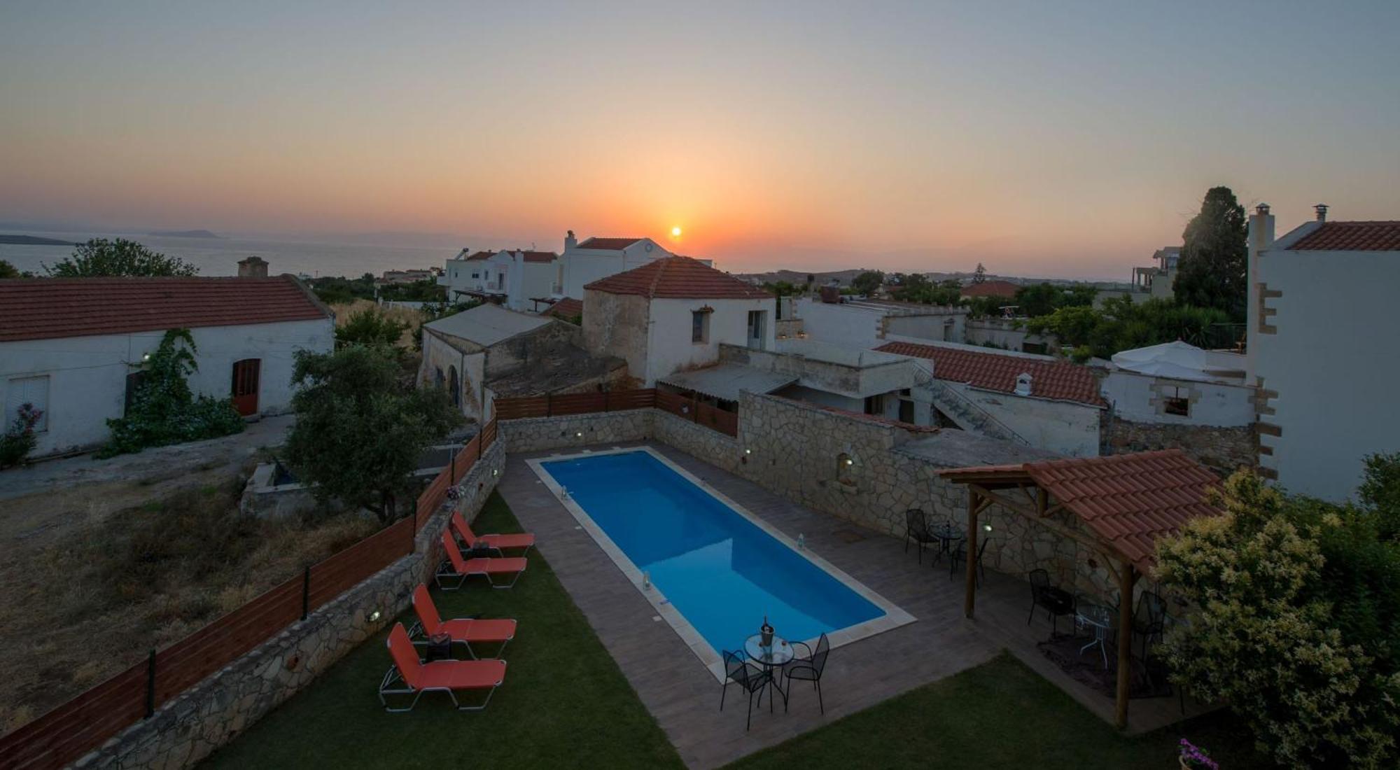 Skandalis With Pool Holiday home Chorafakia