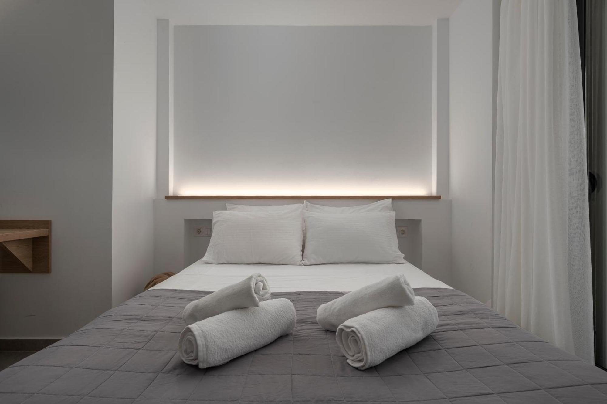 Cavo Blue Coastal Living Apartment