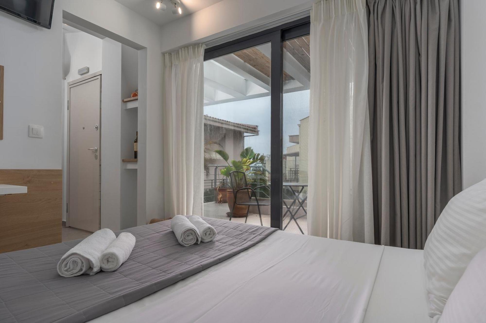 Cavo Blue Coastal Living Apartment *