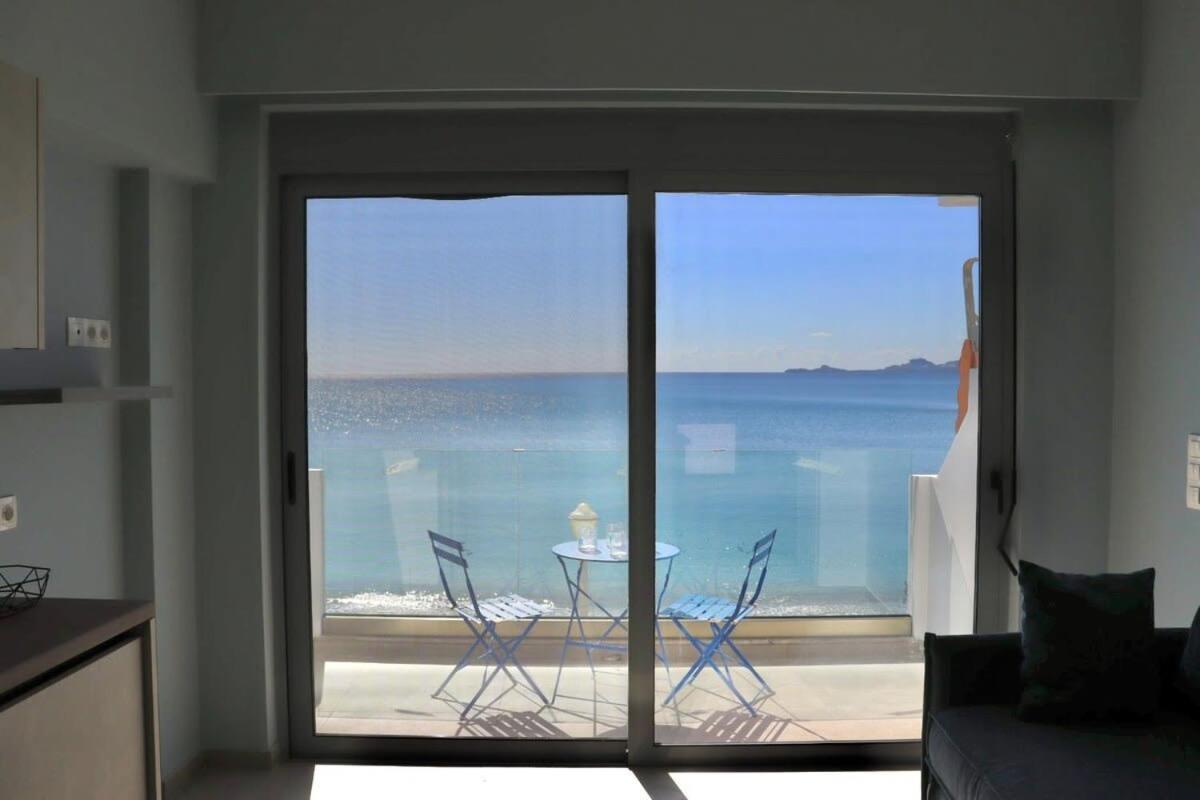 Sea Breeze Modern With A Refreshing Balcony View Apartment