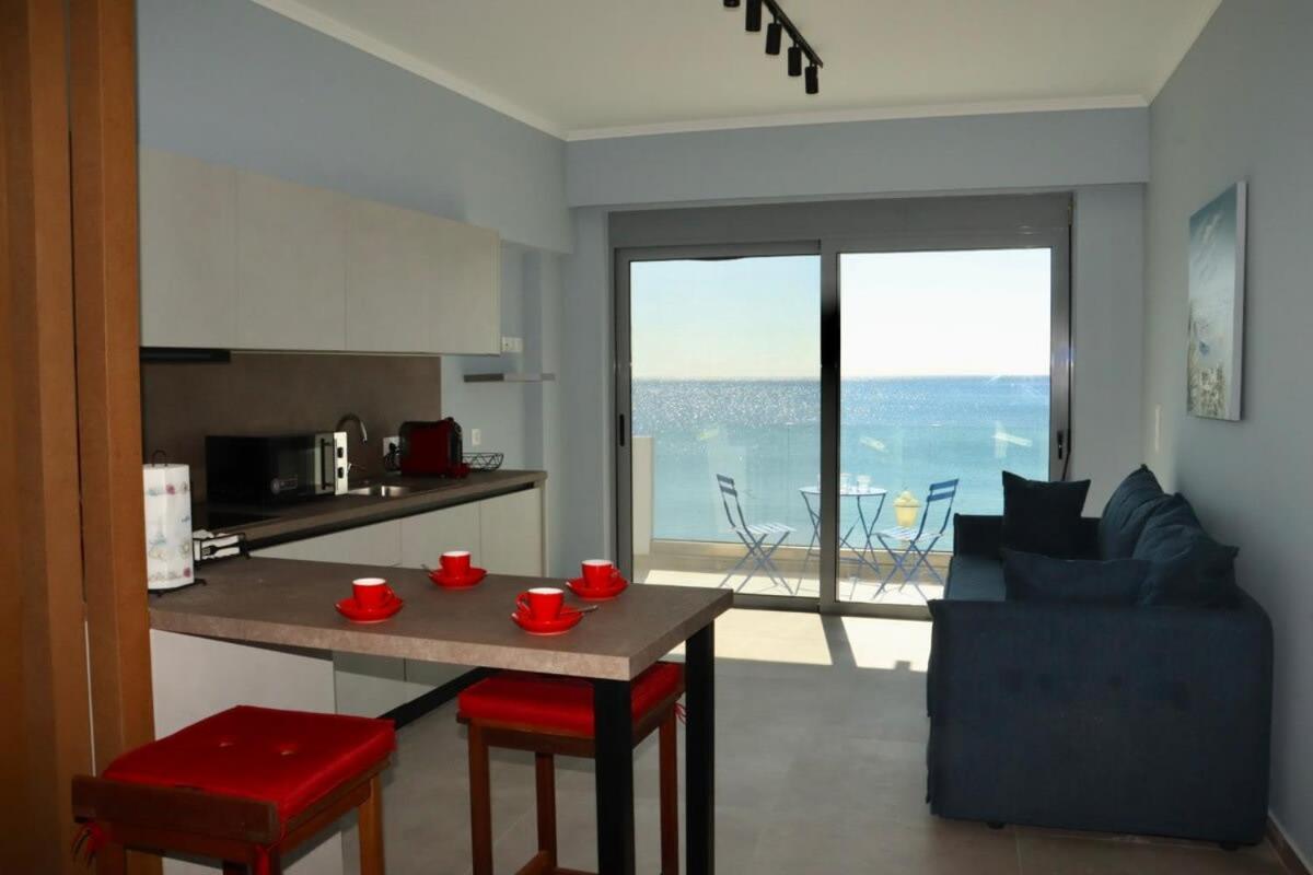 Sea Breeze Modern With A Refreshing Balcony View Apartment Haraki