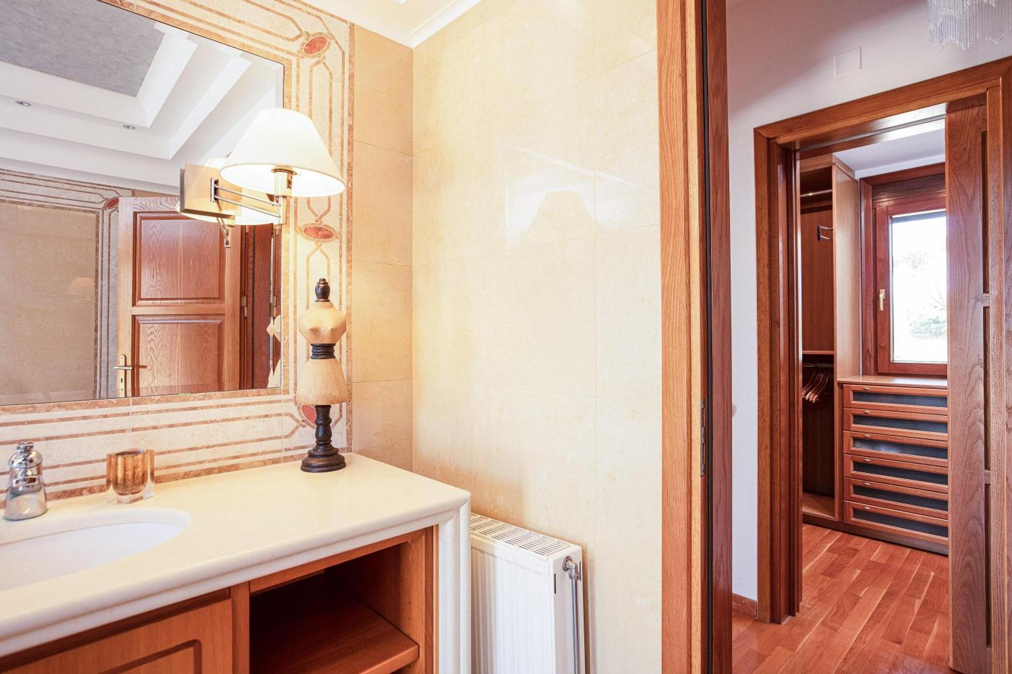 Palm Hill Villa, Royal Retreat, By Thinkvilla Villa Xiron Khorion