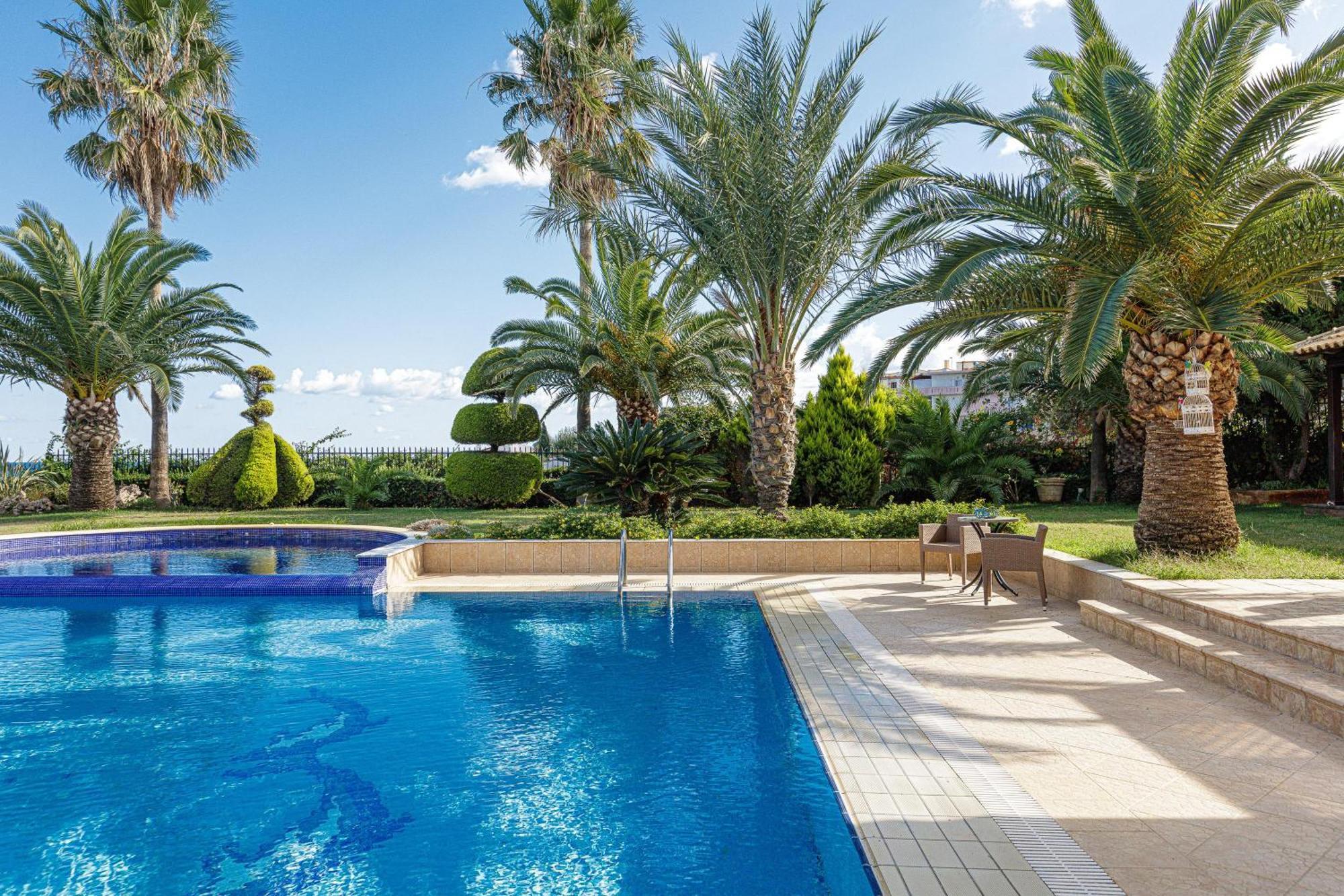 Palm Hill Villa, Royal Retreat, By Thinkvilla *
