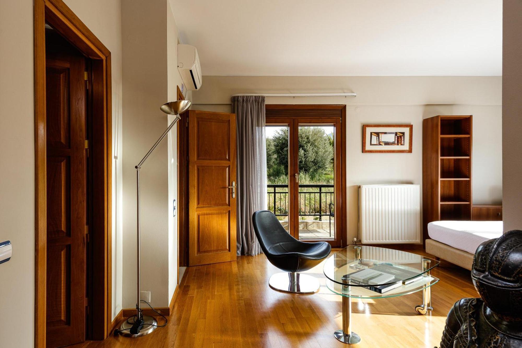 Palm Hill Villa, Royal Retreat, By Thinkvilla Villa Xiron Khorion