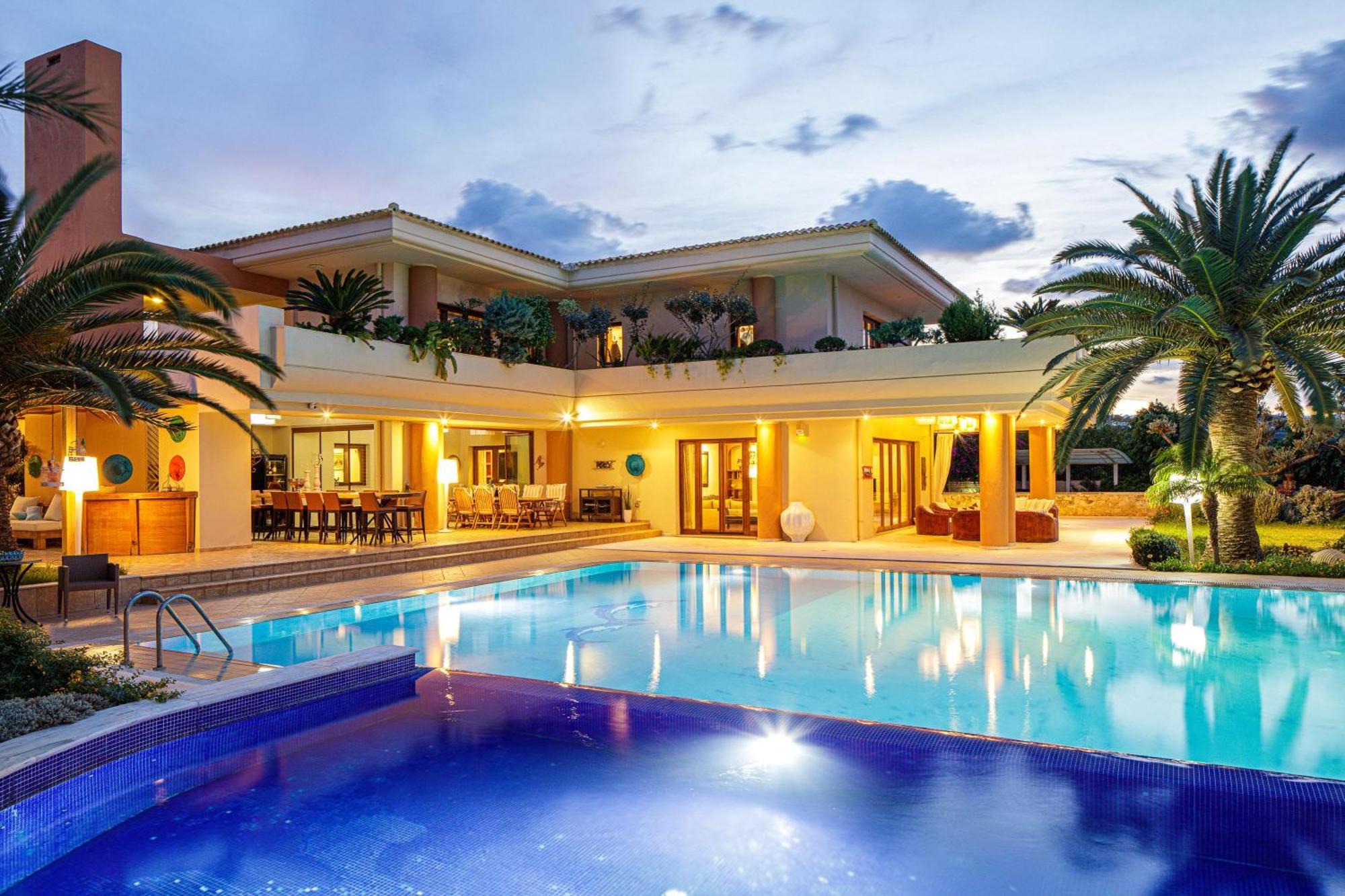 Palm Hill Villa, Royal Retreat, By Thinkvilla *