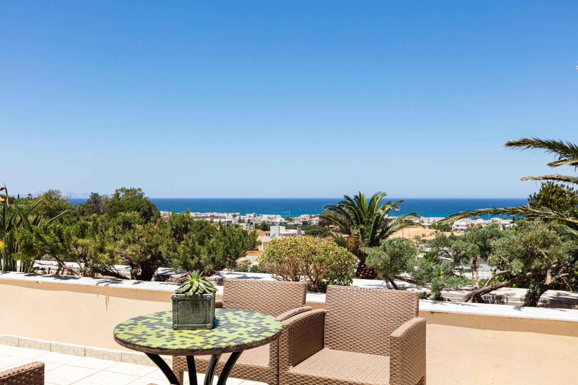 Palm Hill Villa, Royal Retreat, By Thinkvilla Villa Xiron Khorion