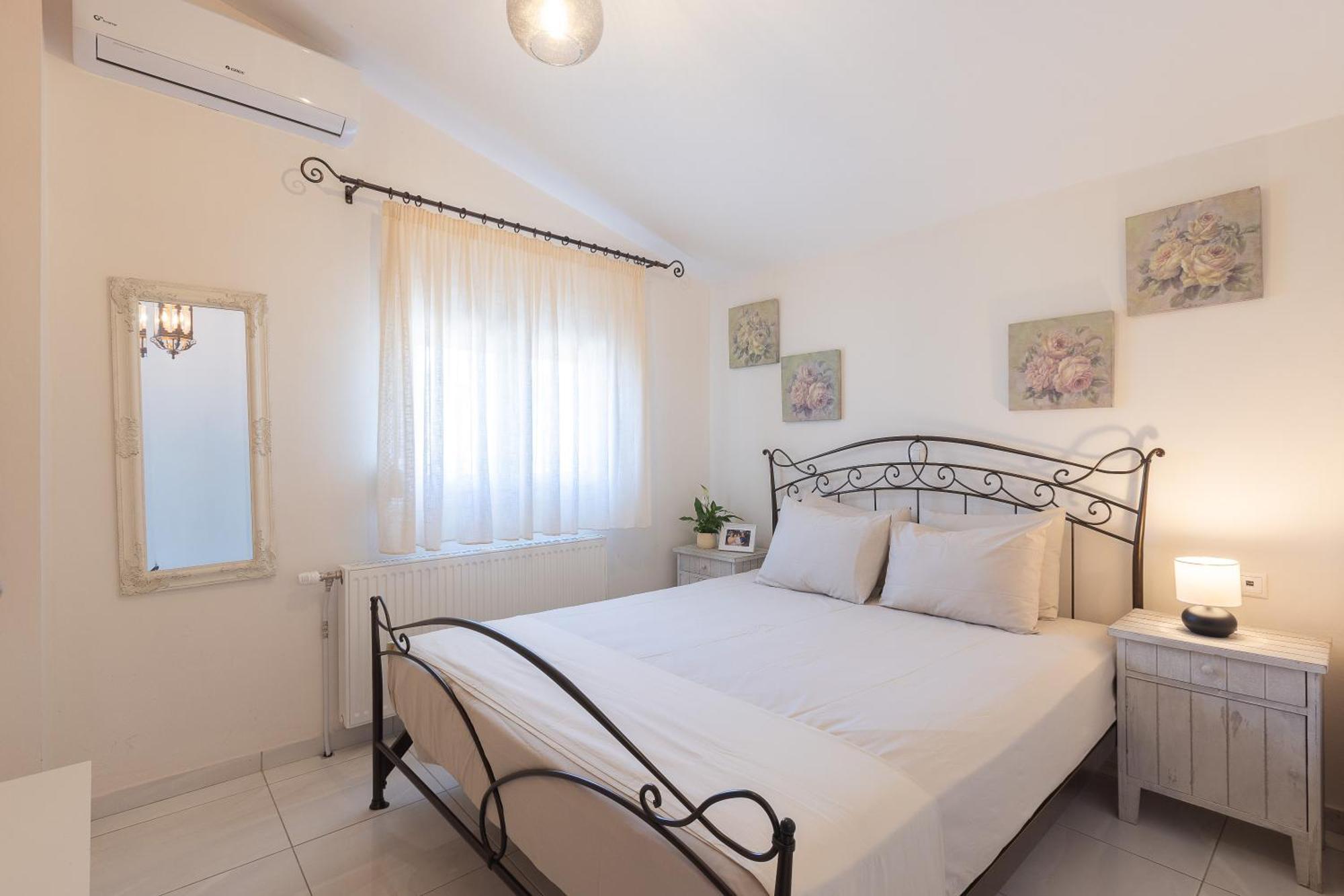 Luxury Nikiti's House Holiday home