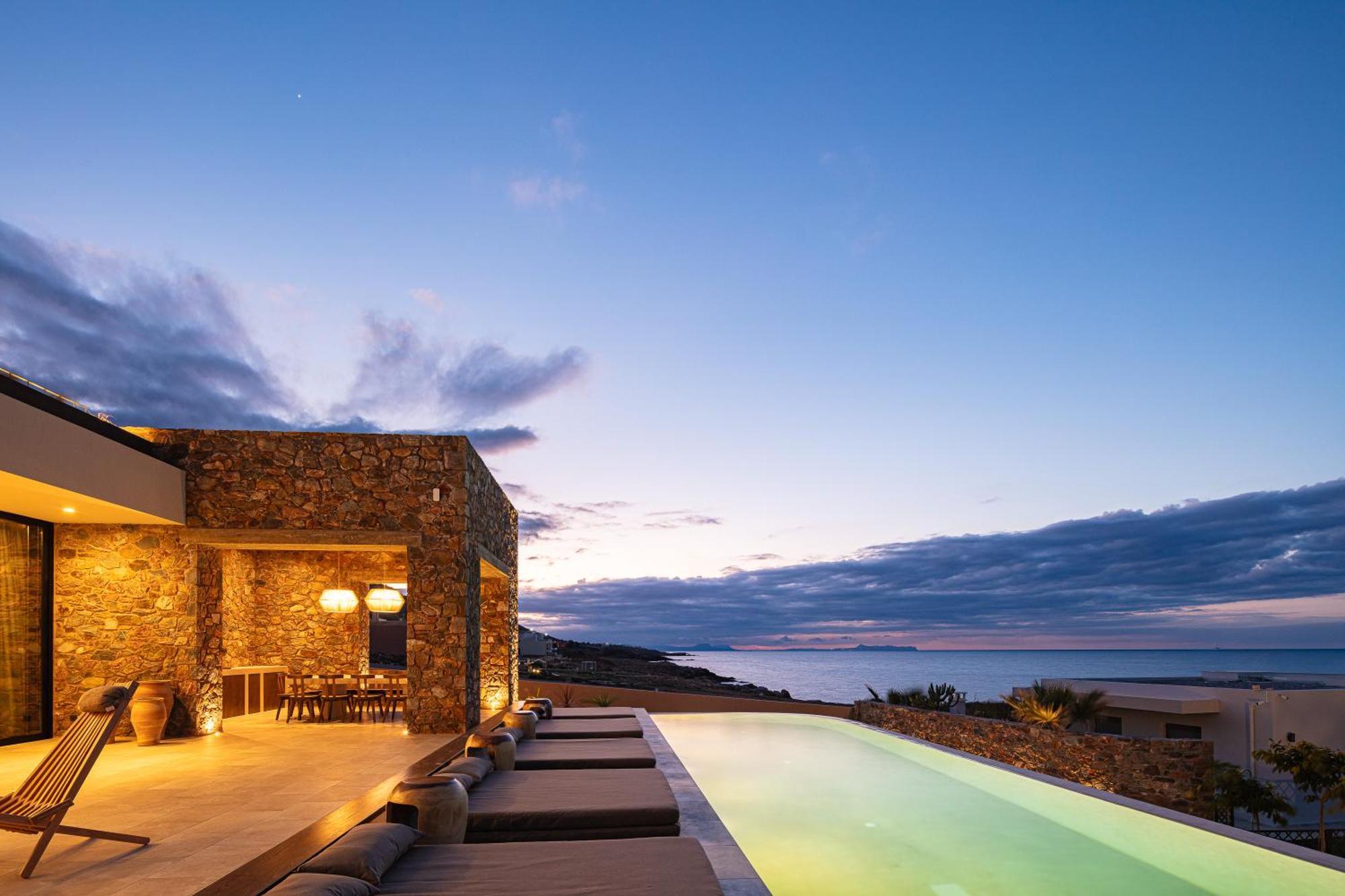 Ormus - Beachfront Sanctuary Blending With Earth, Sun & Sea By Etouri Villa *
