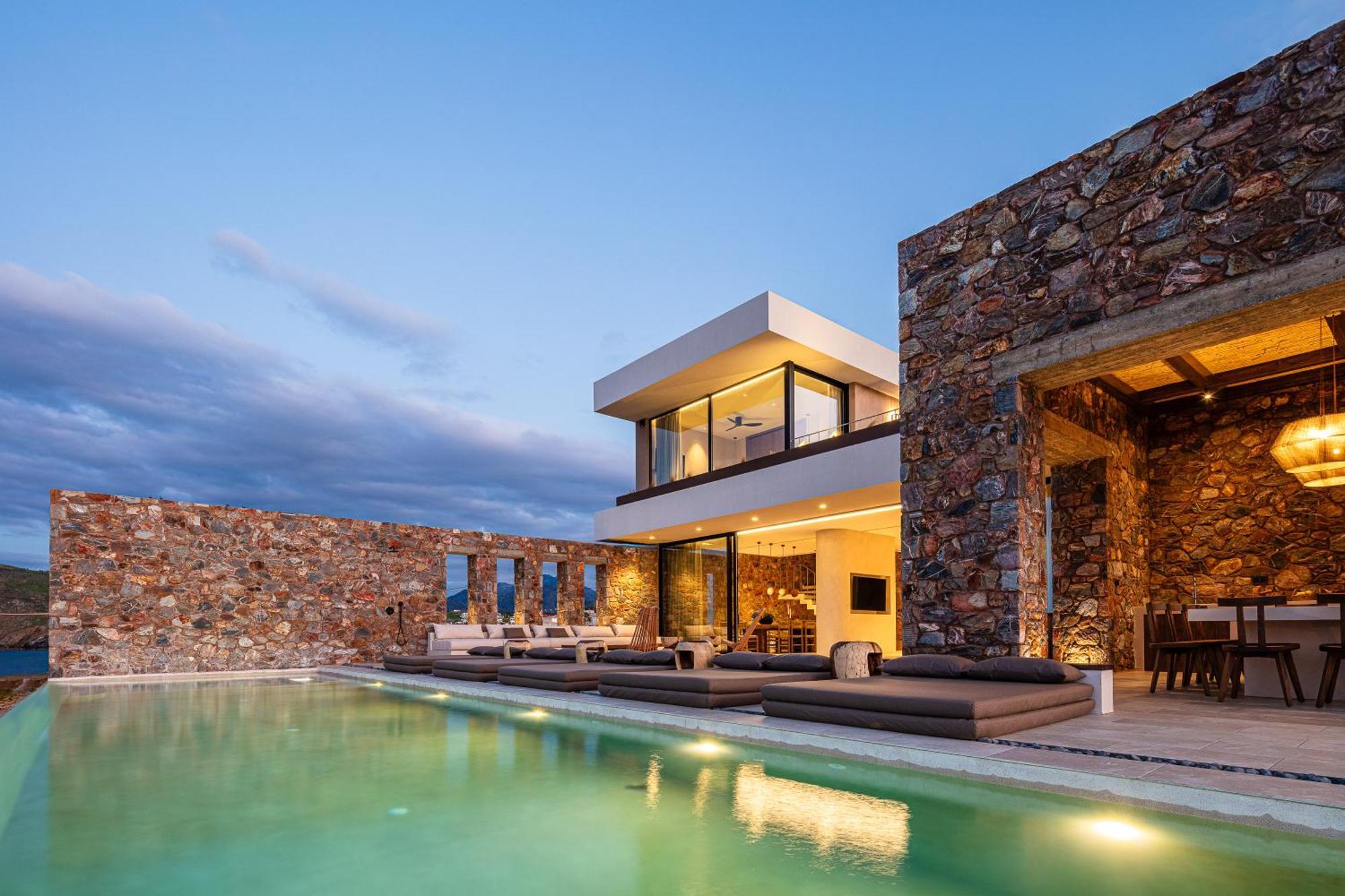 Villa Ormus - Beachfront Sanctuary Blending With Earth, Sun & Sea By Etouri *