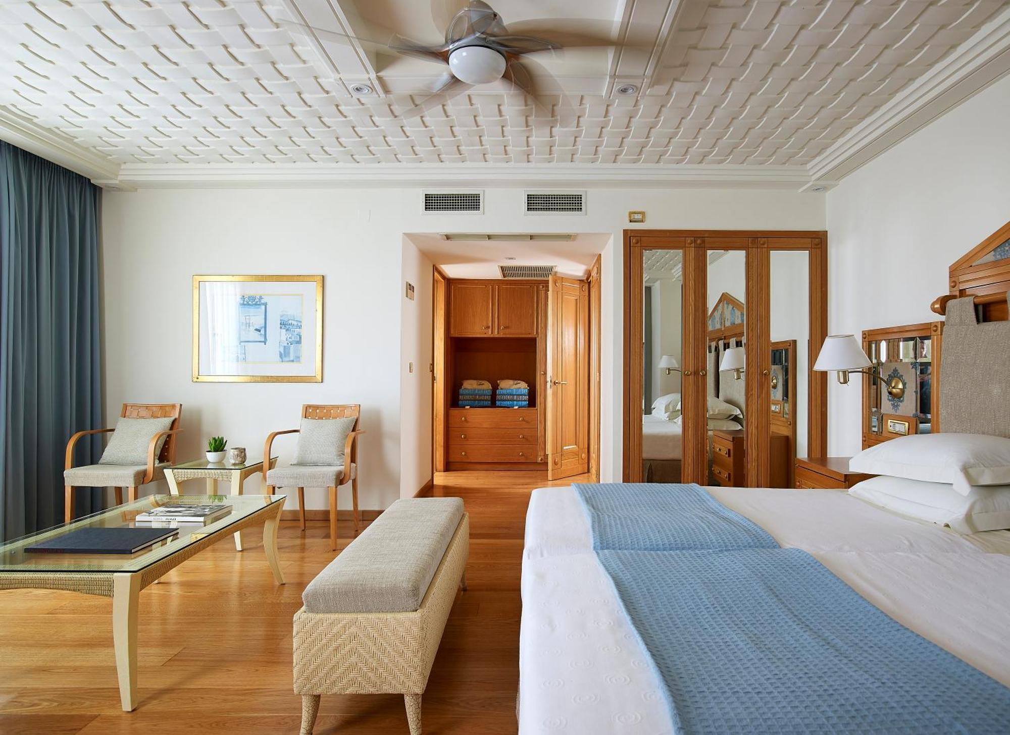 Knossos Royal