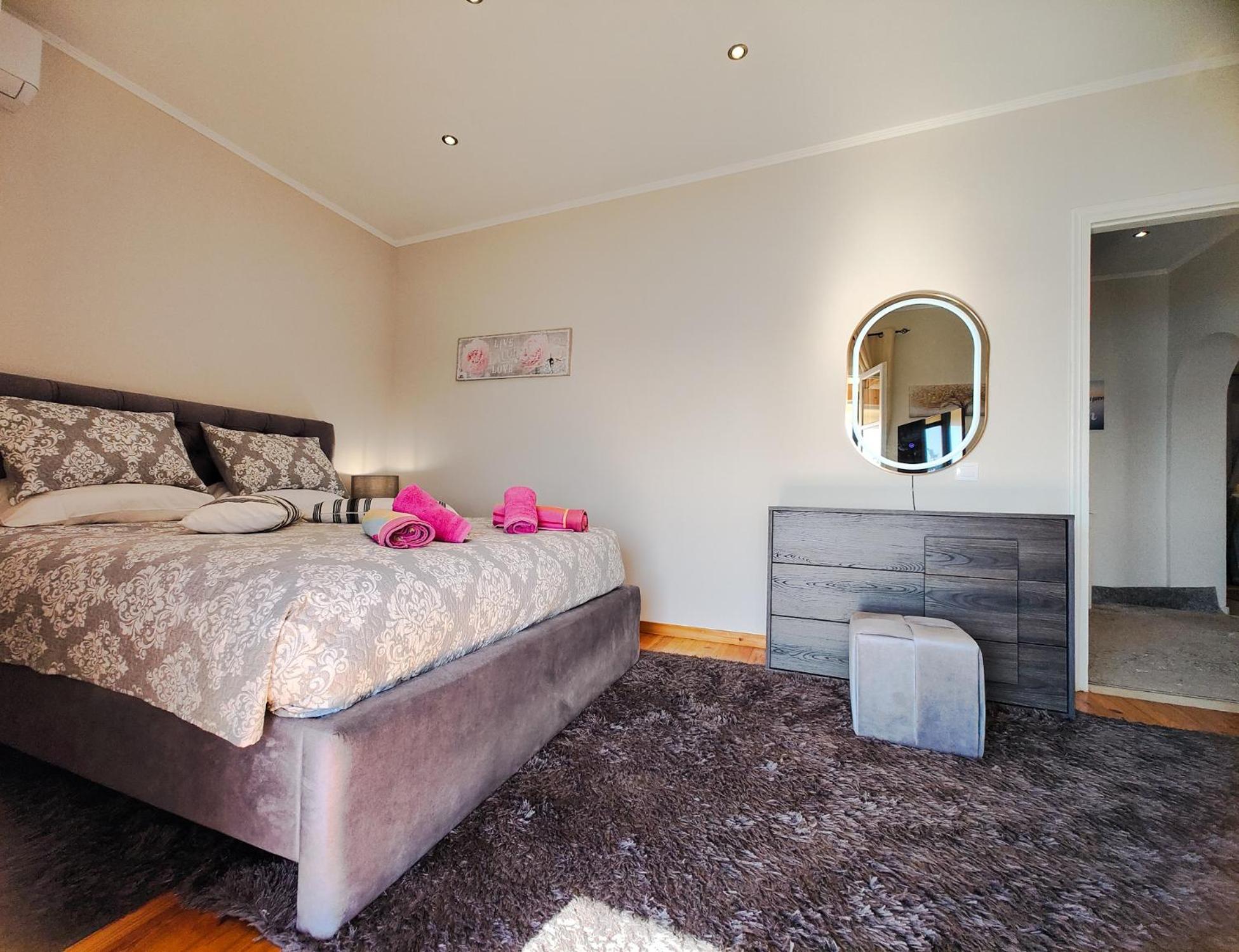 Regina Apartment
