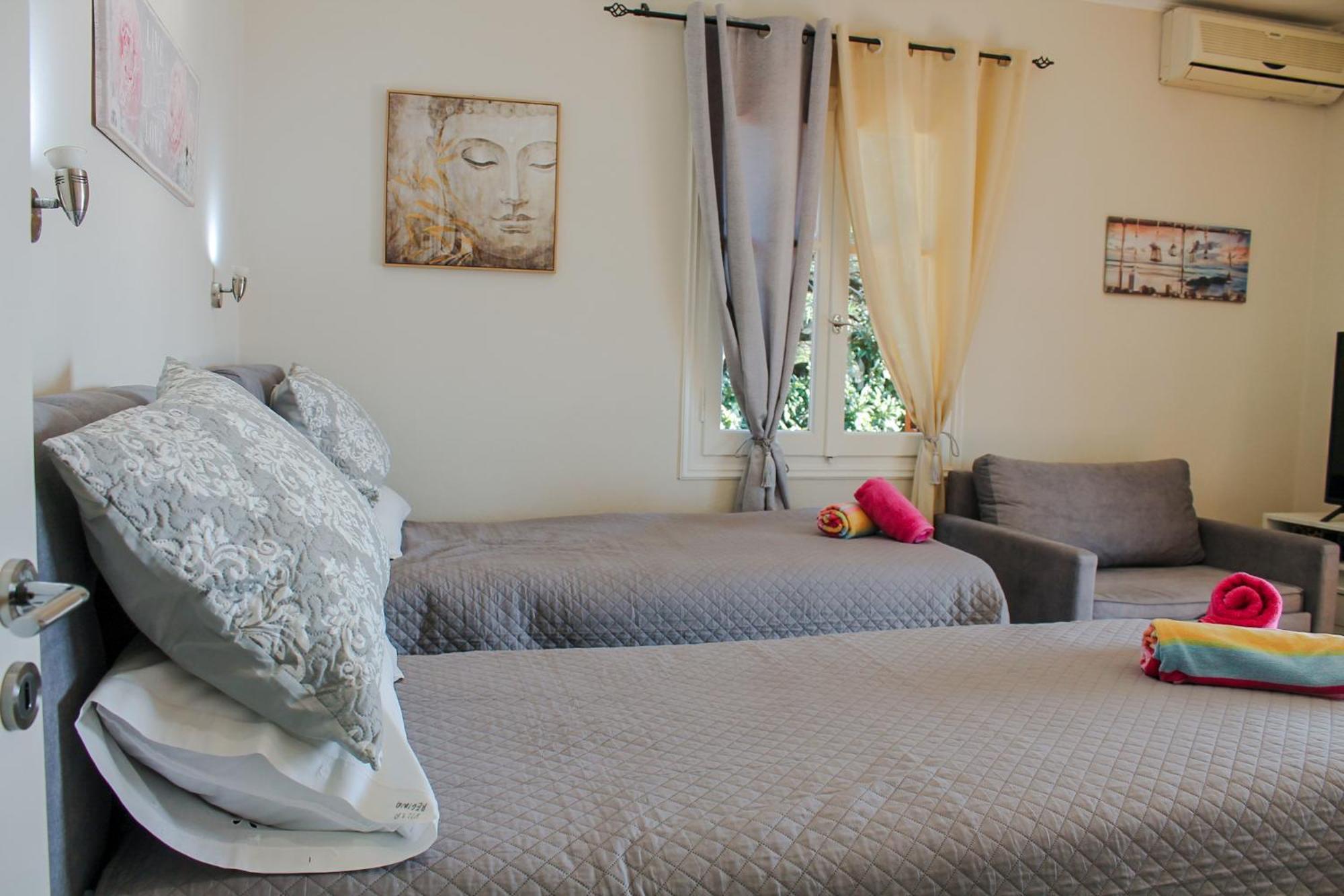 Regina Apartment *