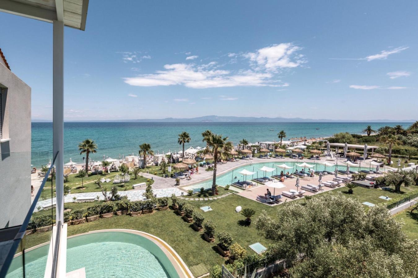 Blue Carpet Luxury Aparthotel Pefkochori