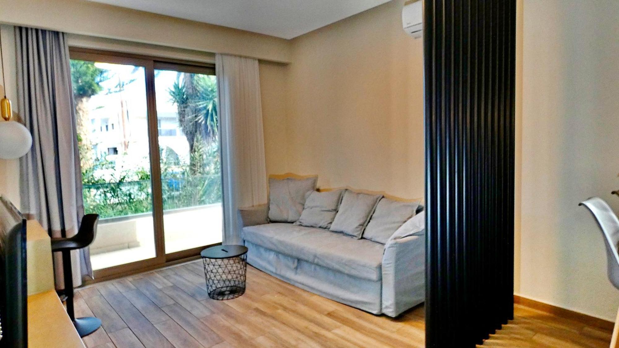 Goldenroyalsuites Apartment Stalos