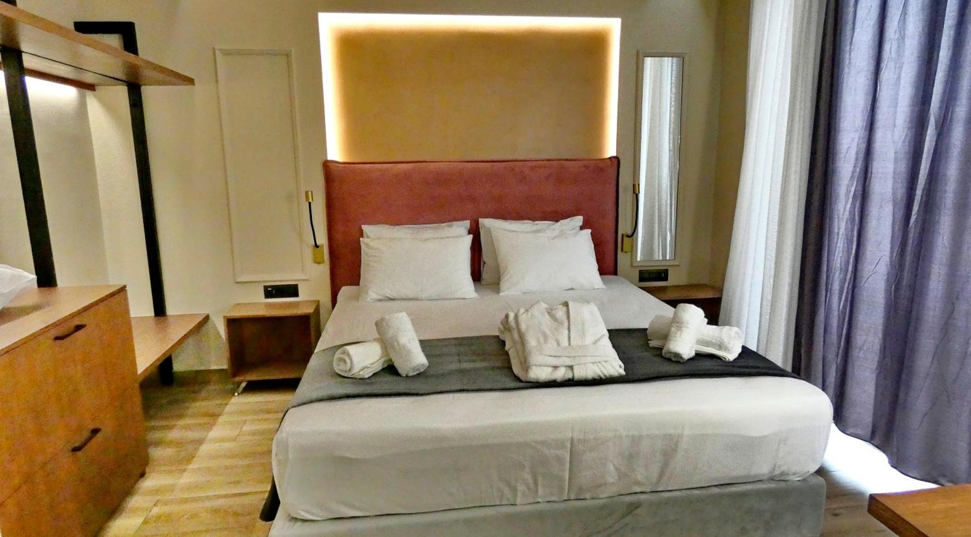 Goldenroyalsuites Stalos