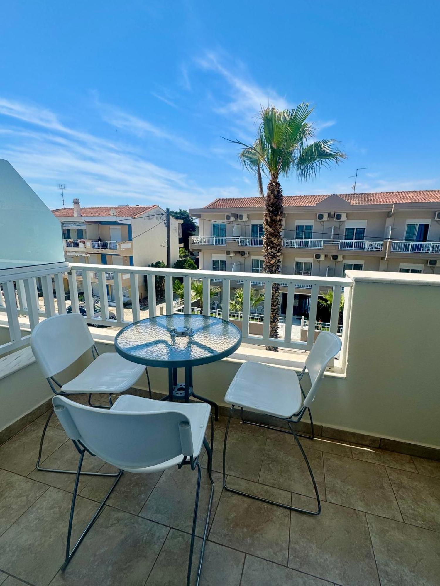 Melis Studios Aparthotel 4*