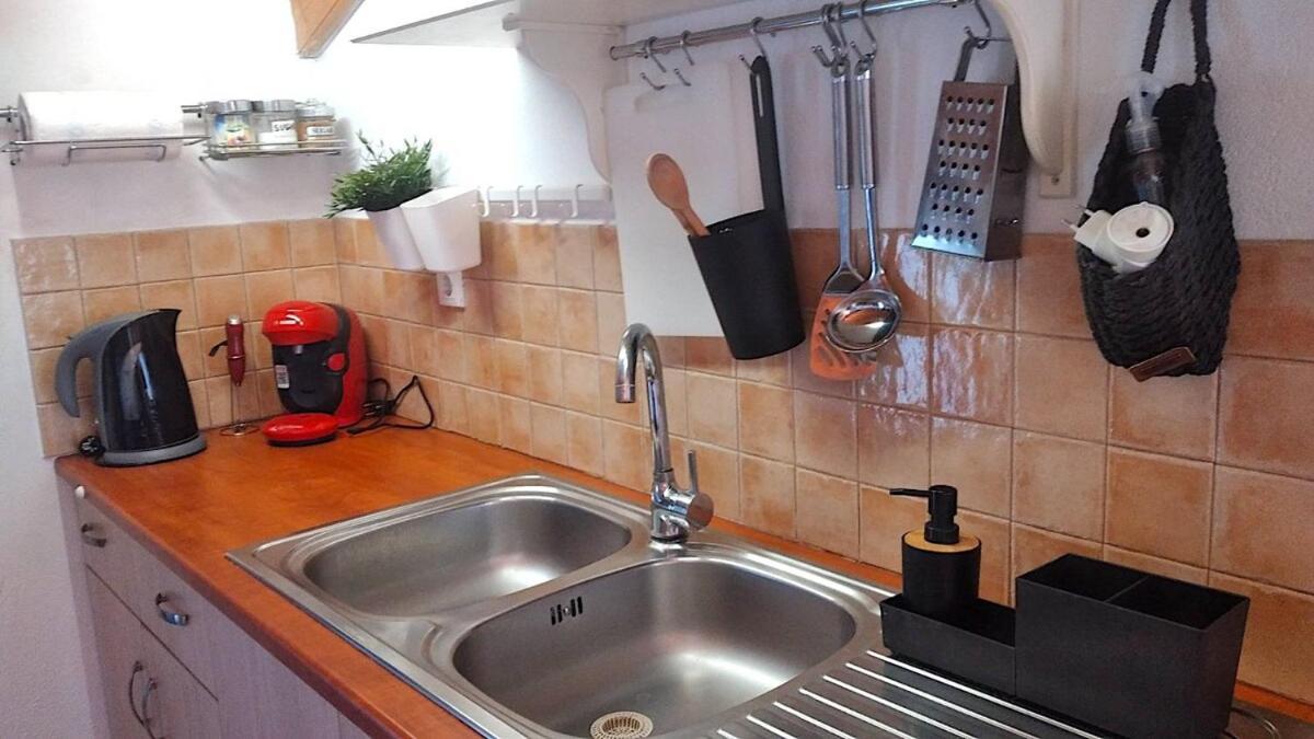 Cosy Loft Apartment, Argyrades