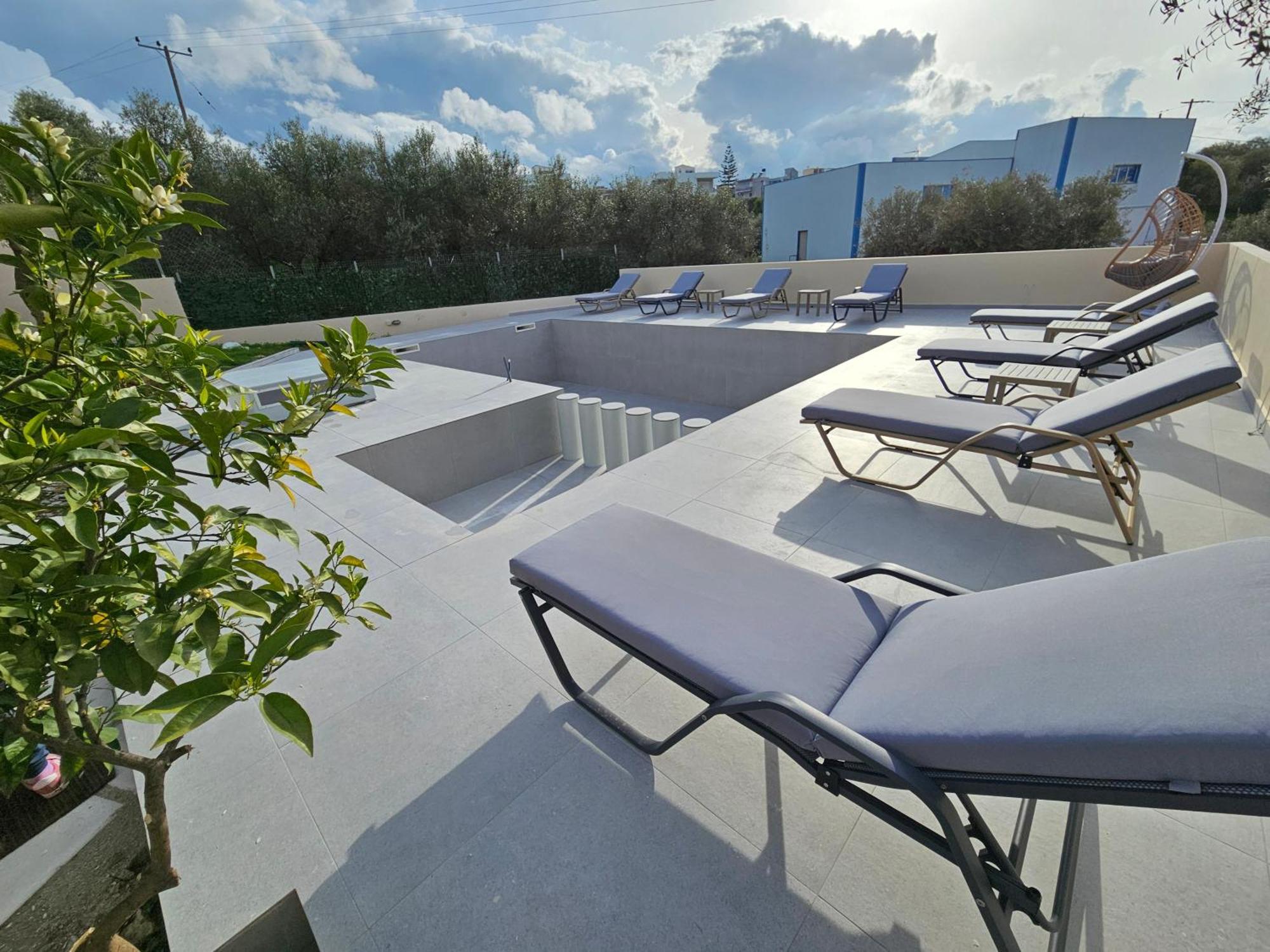 Apartment With Private Pool Near To The Sea