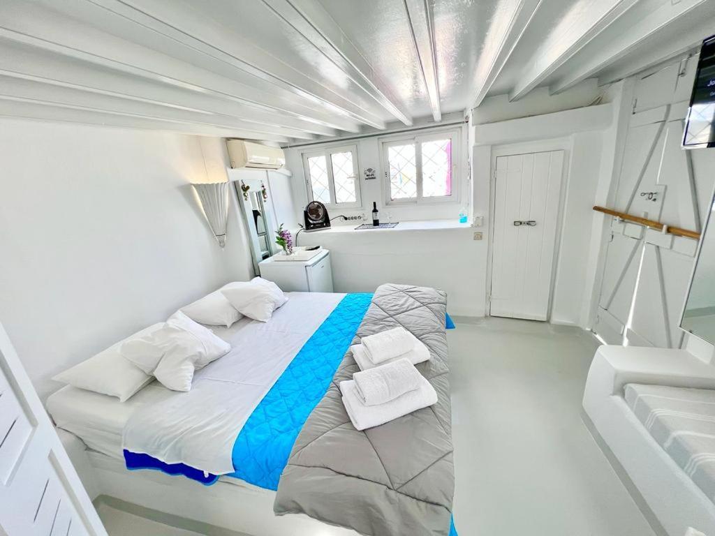 Provis No2 Mykonos