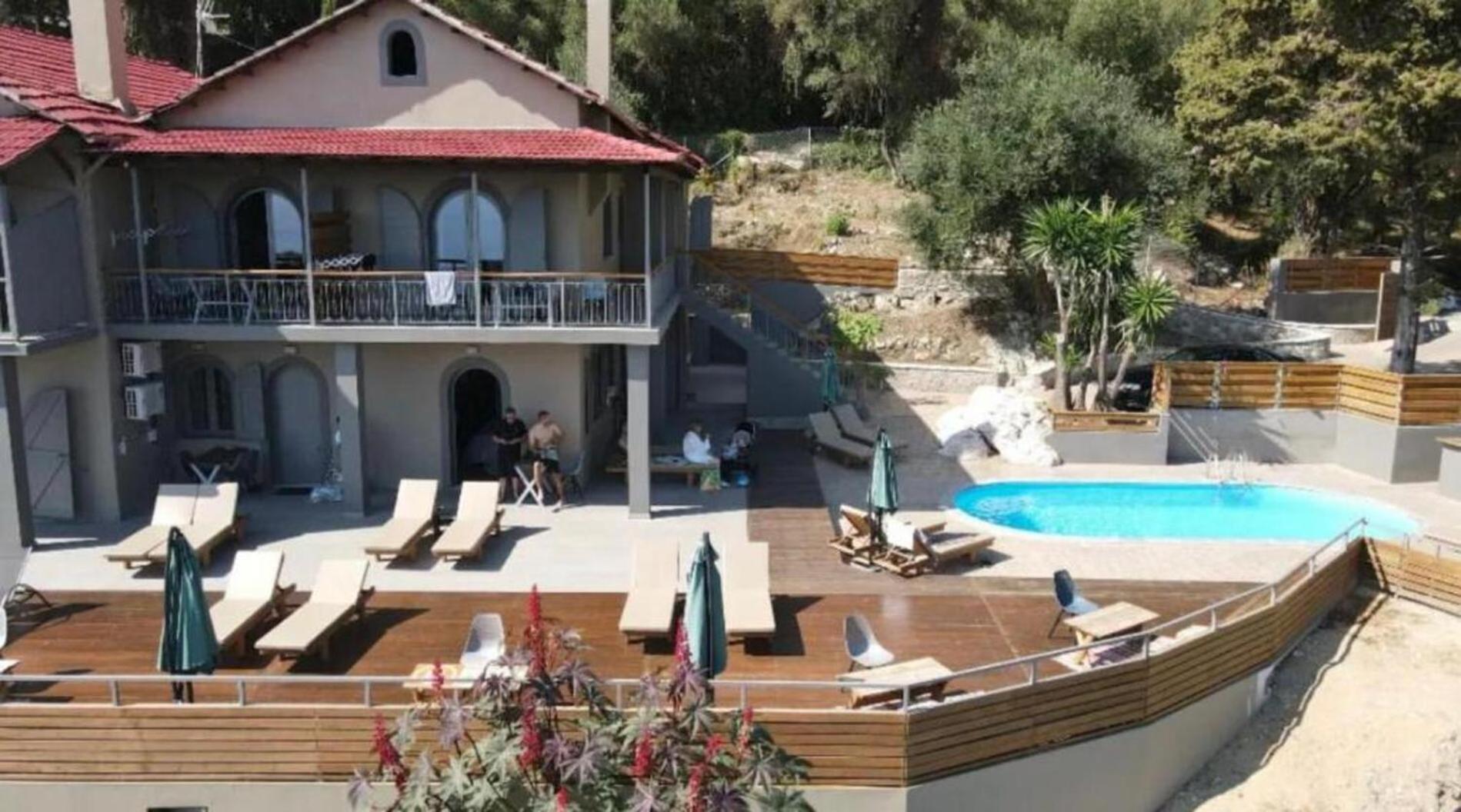 Villa Manolatou *