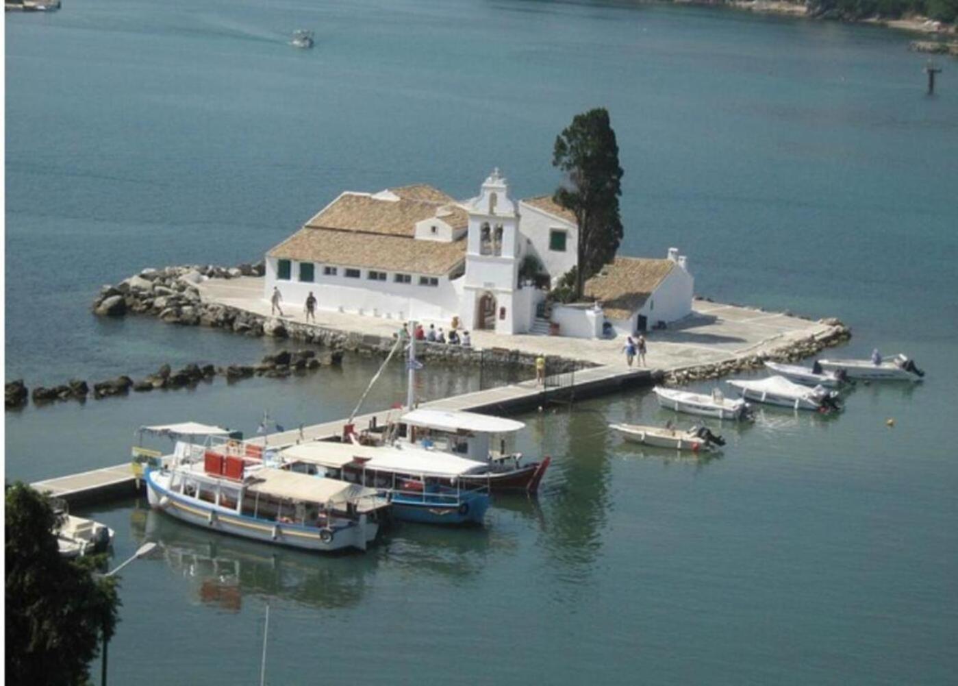 Manolatou