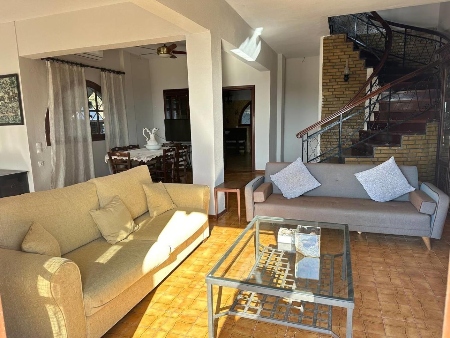 Villa Manolatou