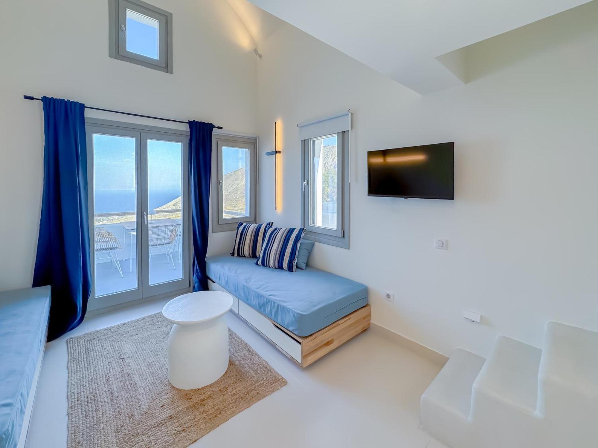 Ico Santorini * Pyrgos Kallistis