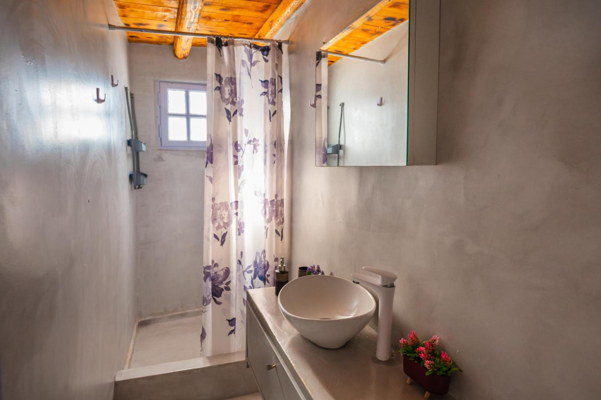 Santorininy Hotel *