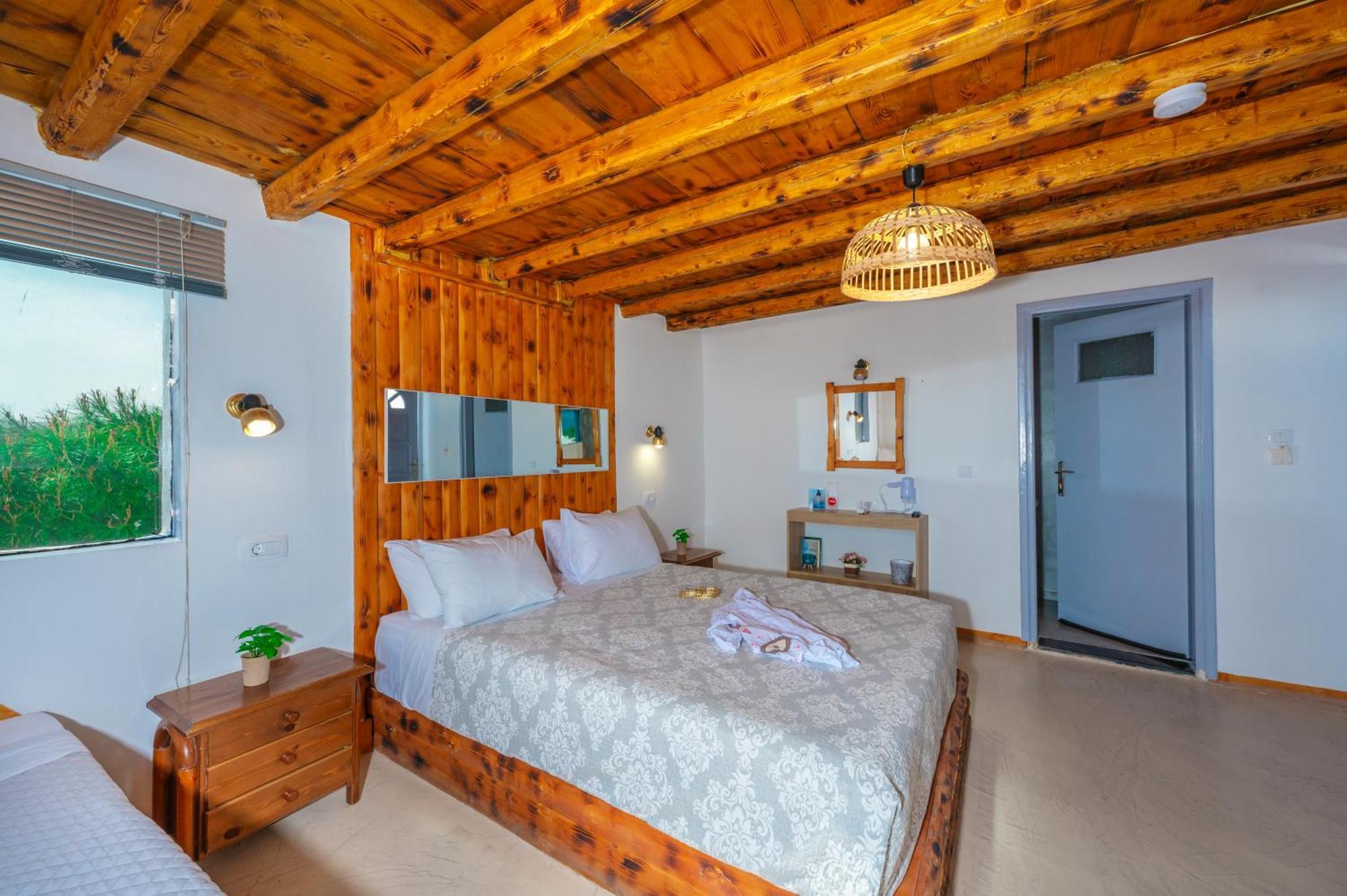 Santorininy Hotel
