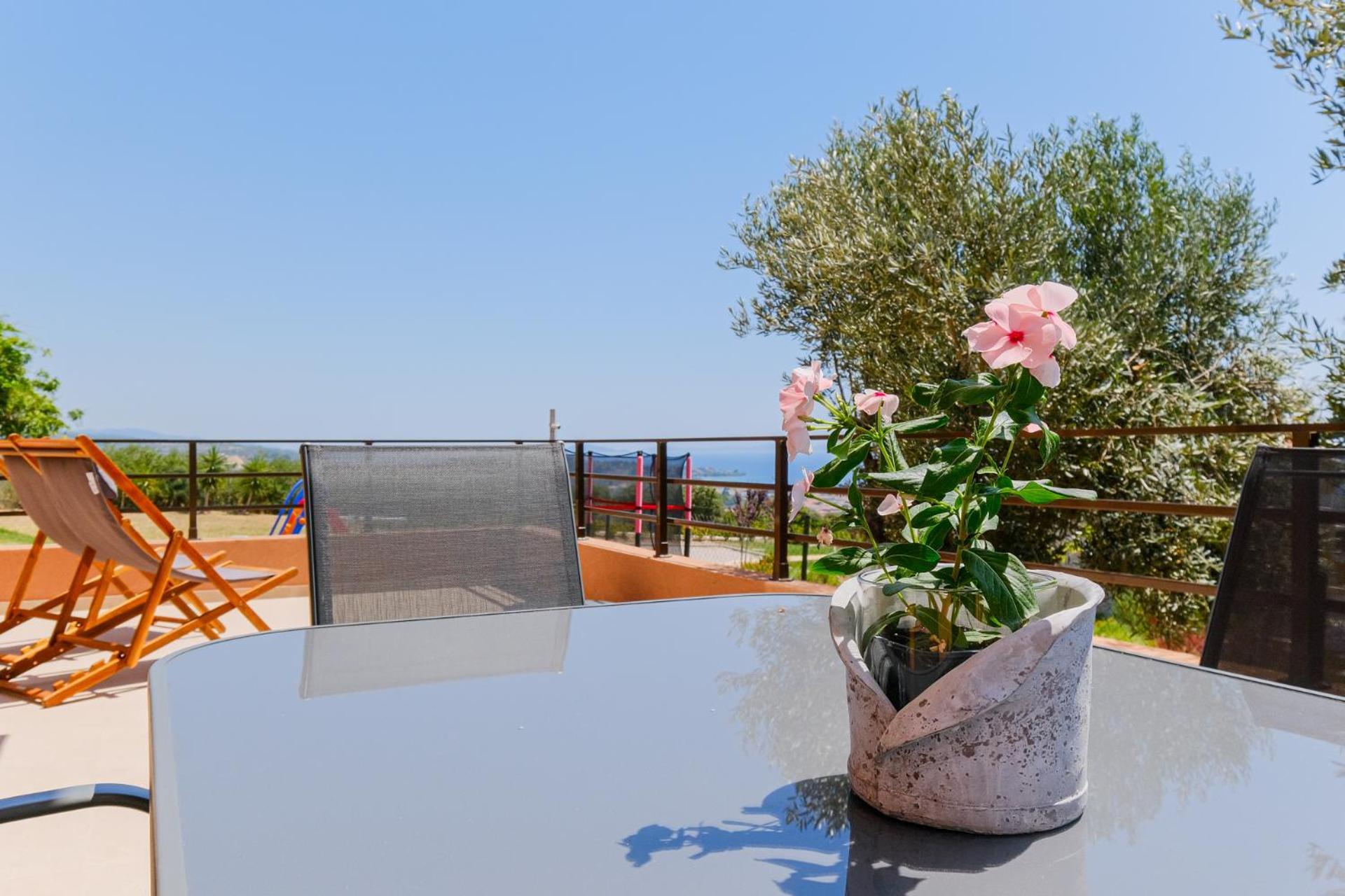 Hill Deluxe Maison & Suite, Sea View, *