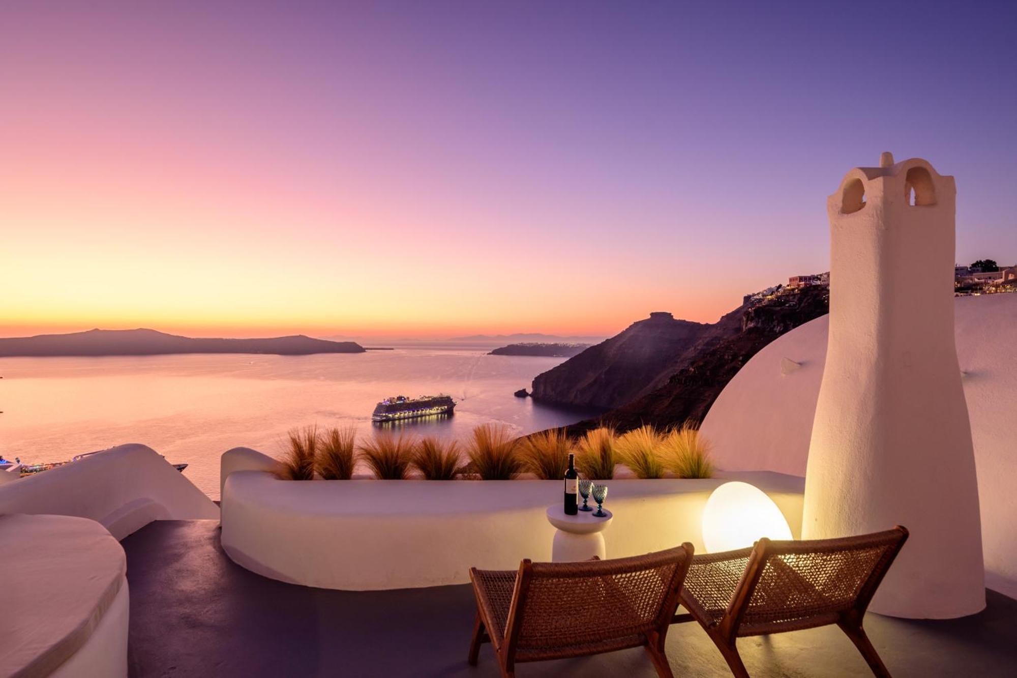Revelis & Canava Fira (Santorini)