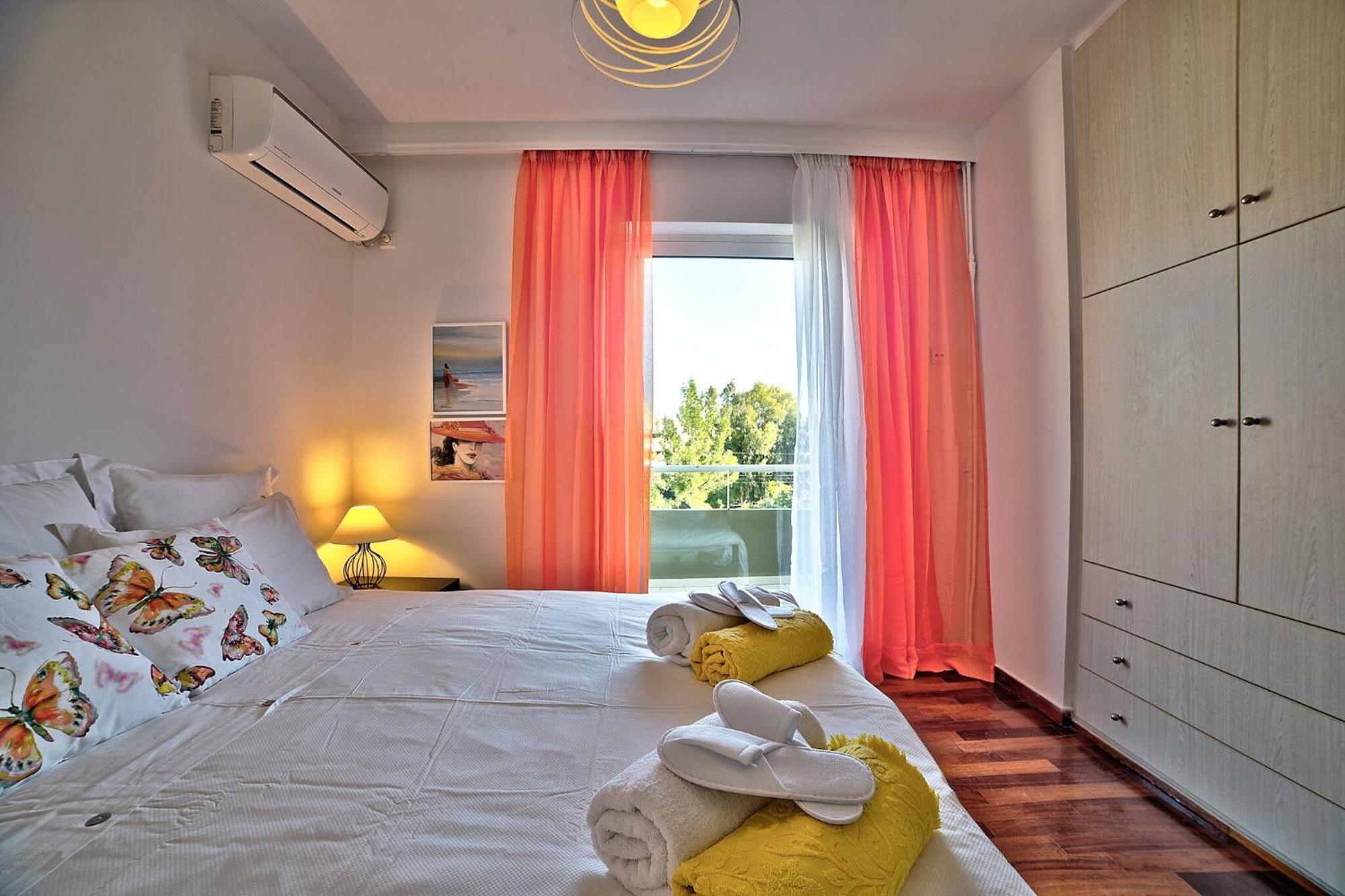 Beautiful In Glyfada Center Apartment