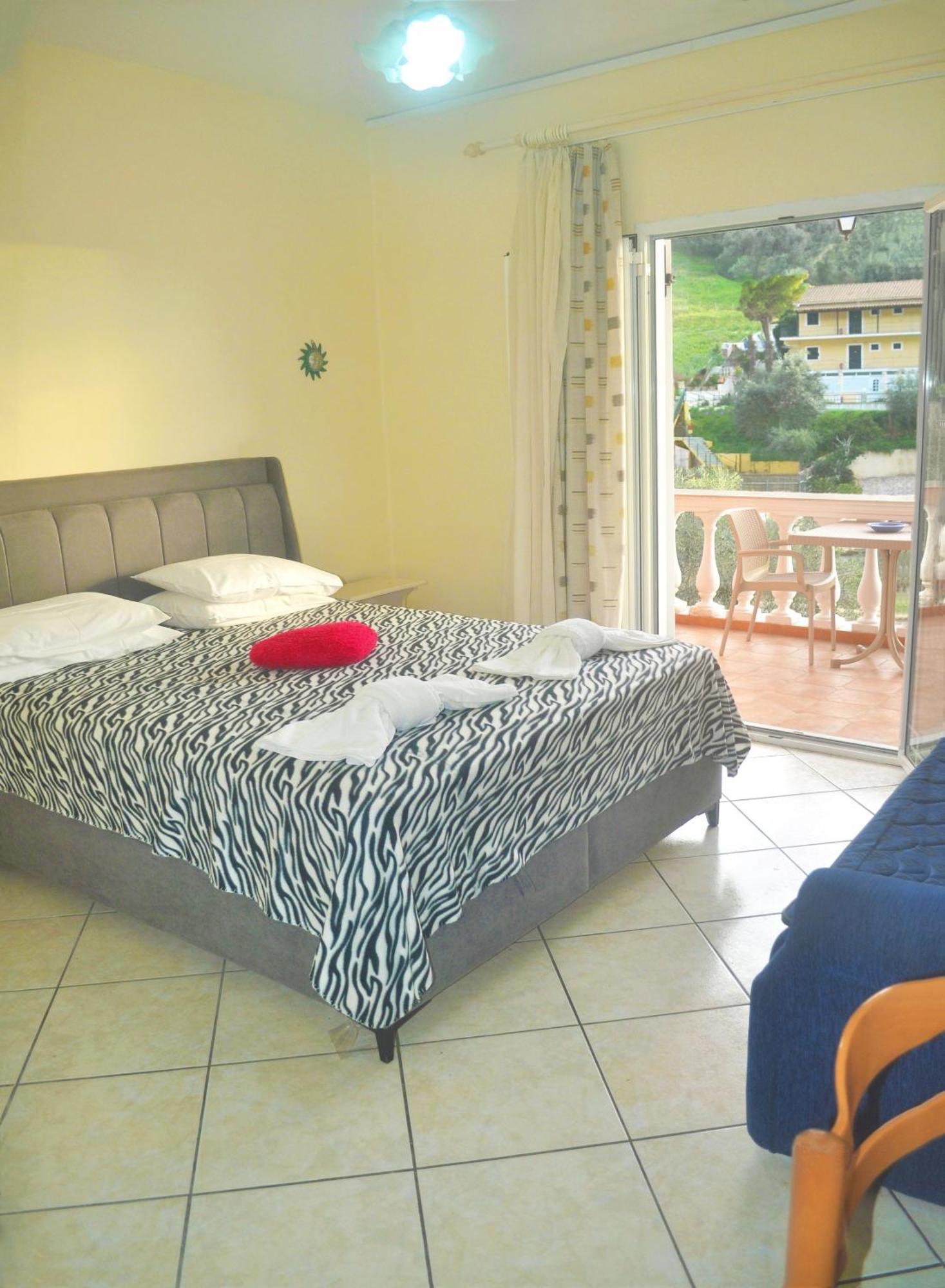 House Letta In A Very Quiet Location - Agios Gordios Apartment