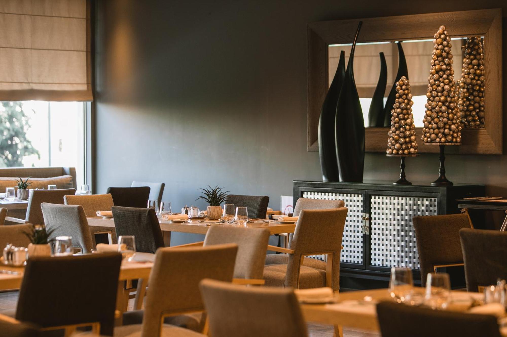 Divani Caravel Hotel