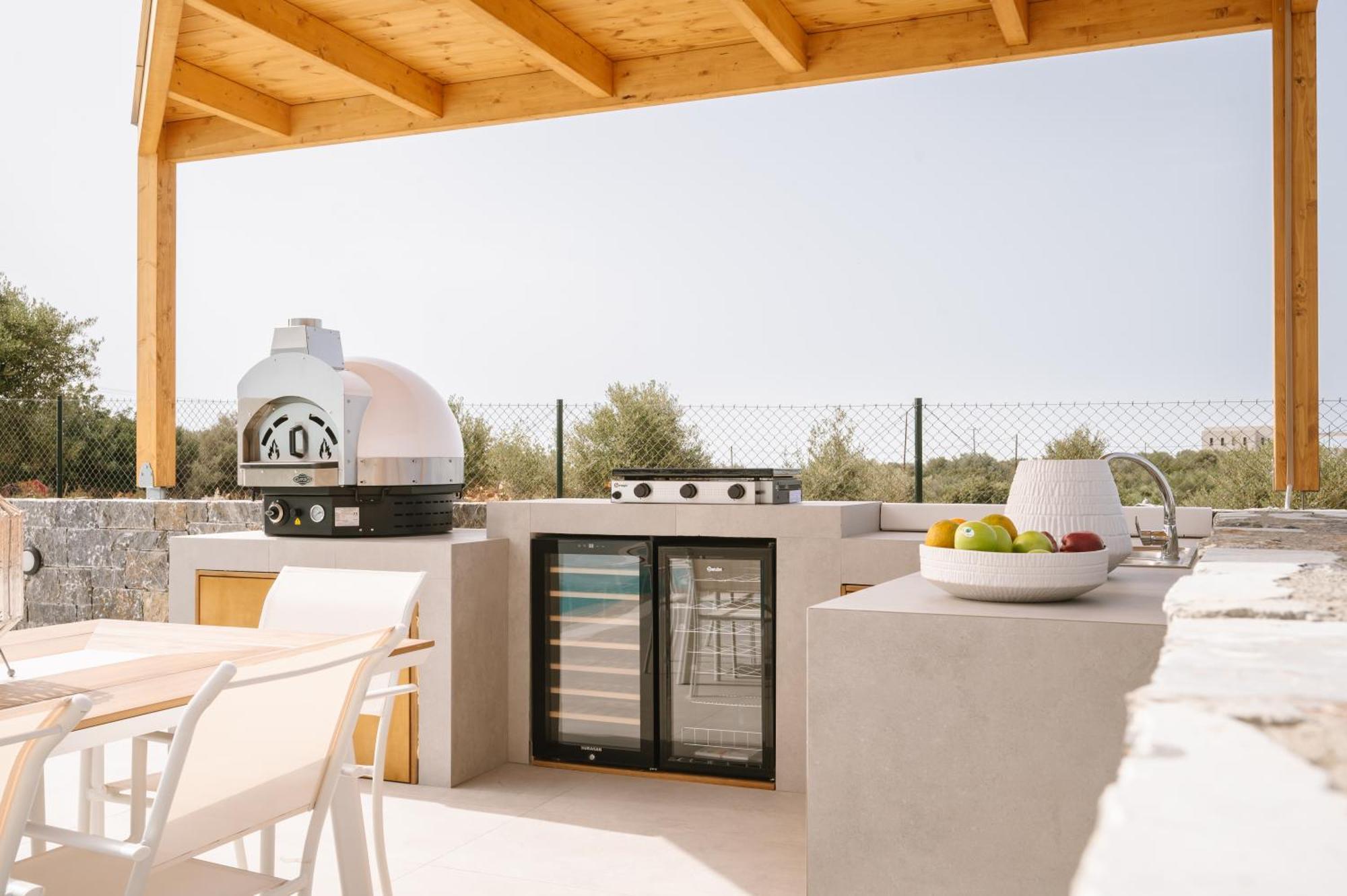 Villa Evi & Eugenia With Heated Pools By Temma